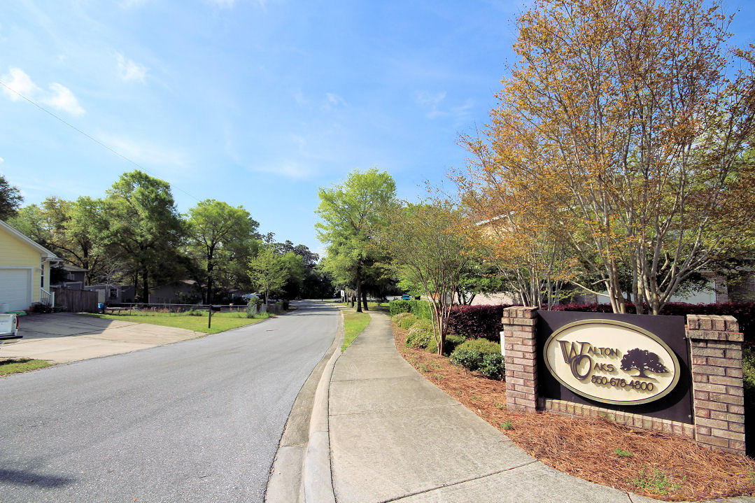 WALTON OAKS TOWNHOMES - Residential