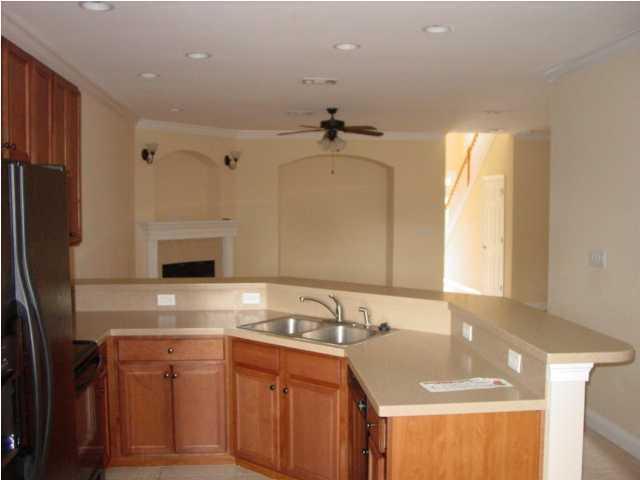 WALTON OAKS TOWNHOMES - Residential