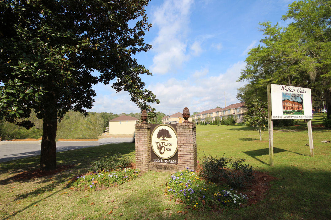 WALTON OAKS TOWNHOMES - Residential