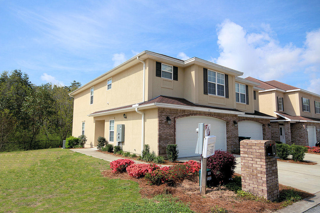 WALTON OAKS TOWNHOMES - Residential