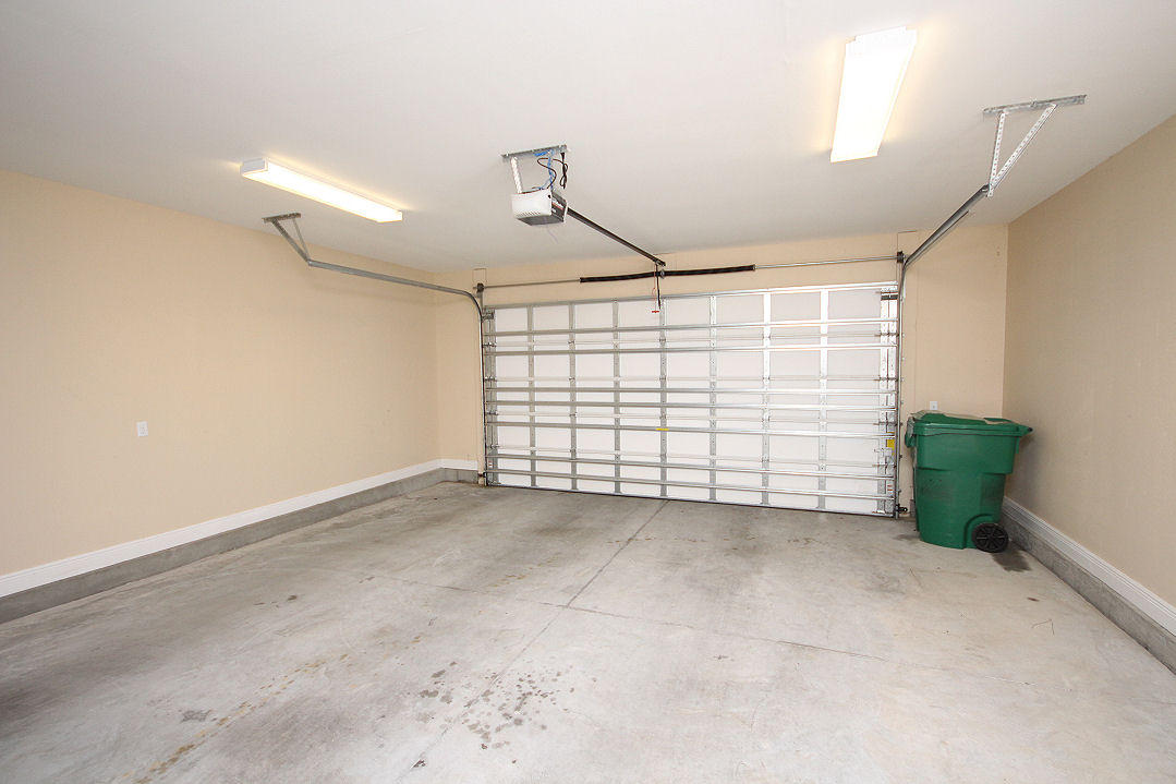 WALTON OAKS TOWNHOMES - Residential