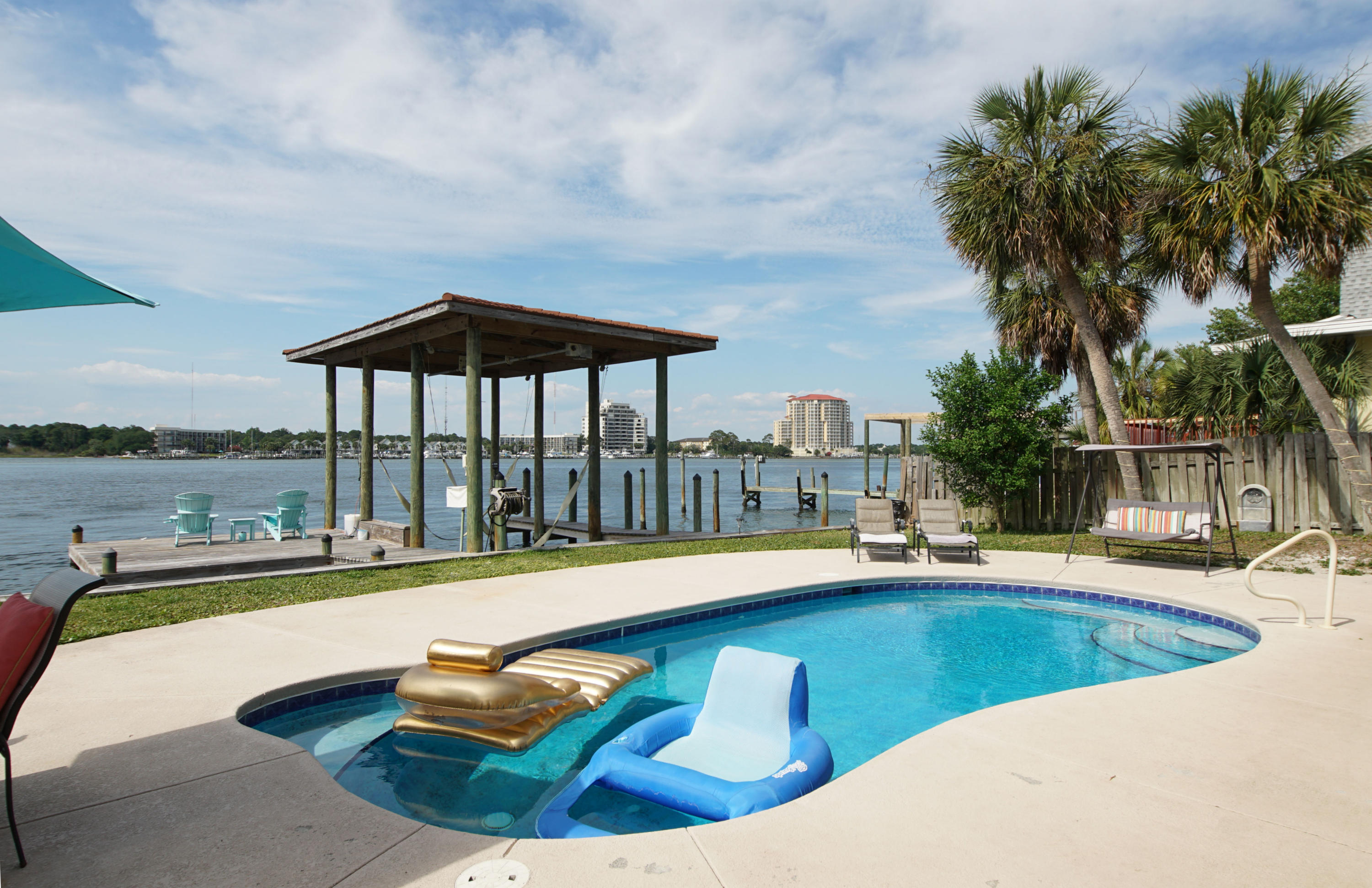 SANTA ROSA ISLAND LOT 476 BLK 8 - Residential