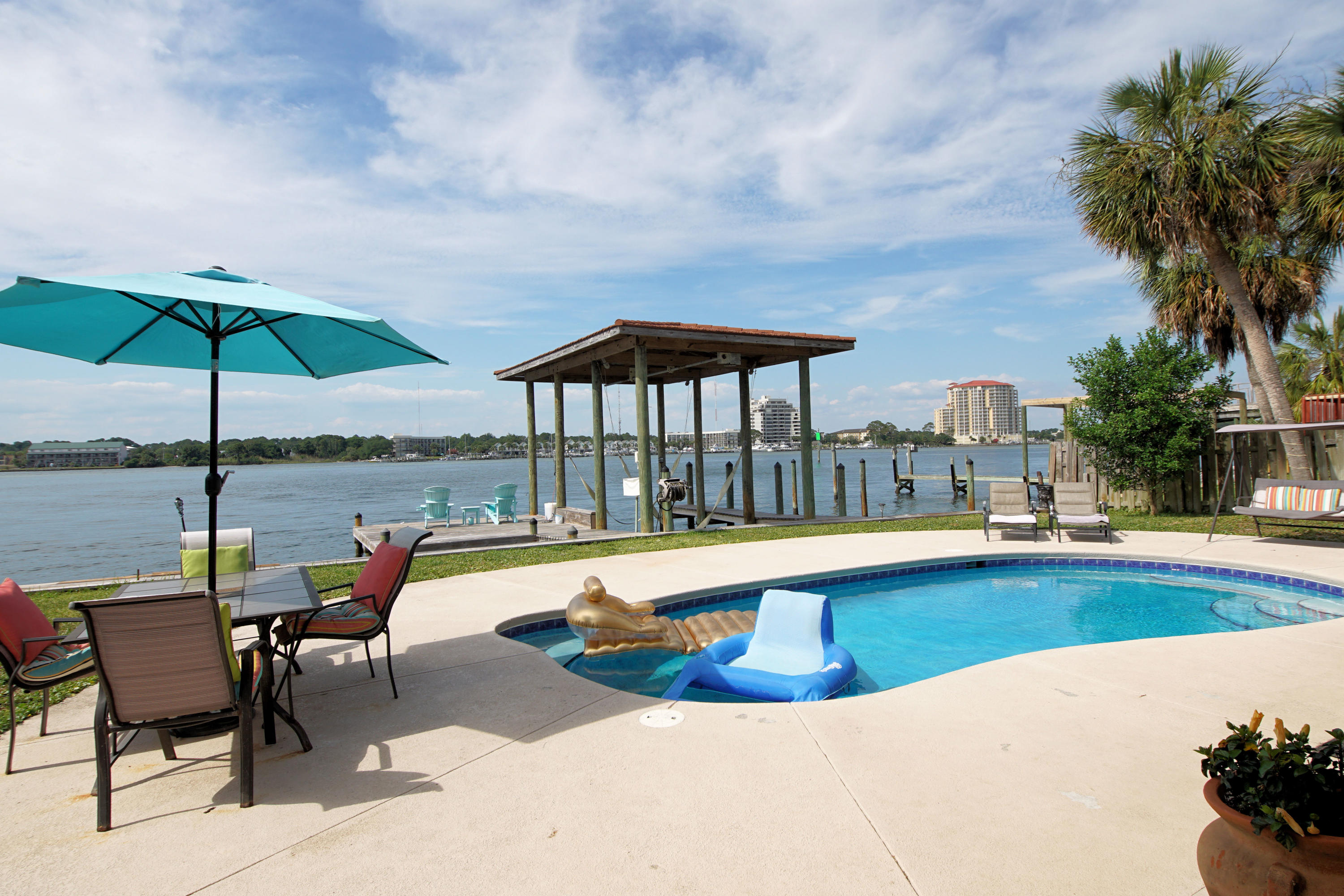 SANTA ROSA ISLAND LOT 476 BLK 8 - Residential