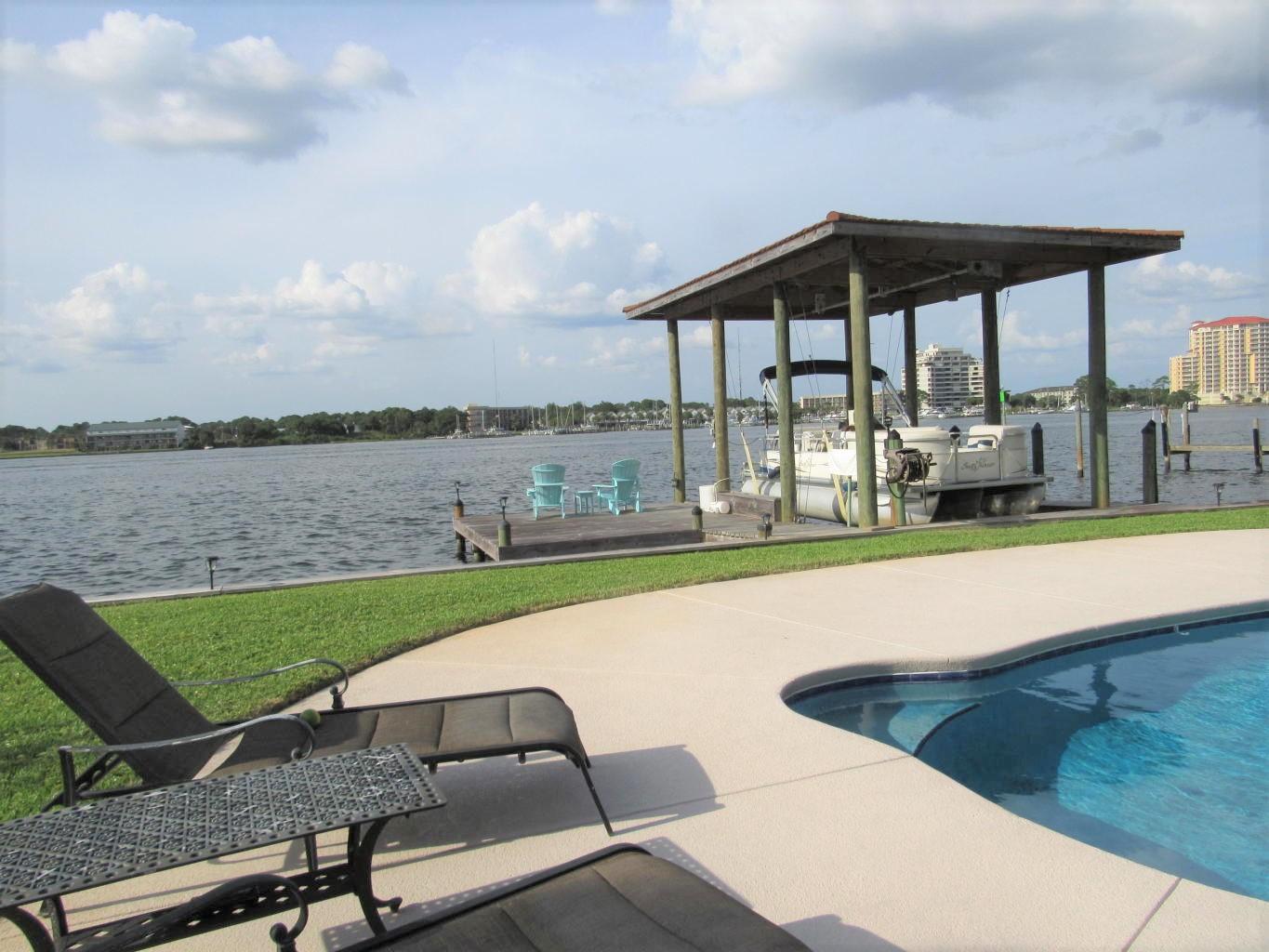 SANTA ROSA ISLAND LOT 476 BLK 8 - Residential