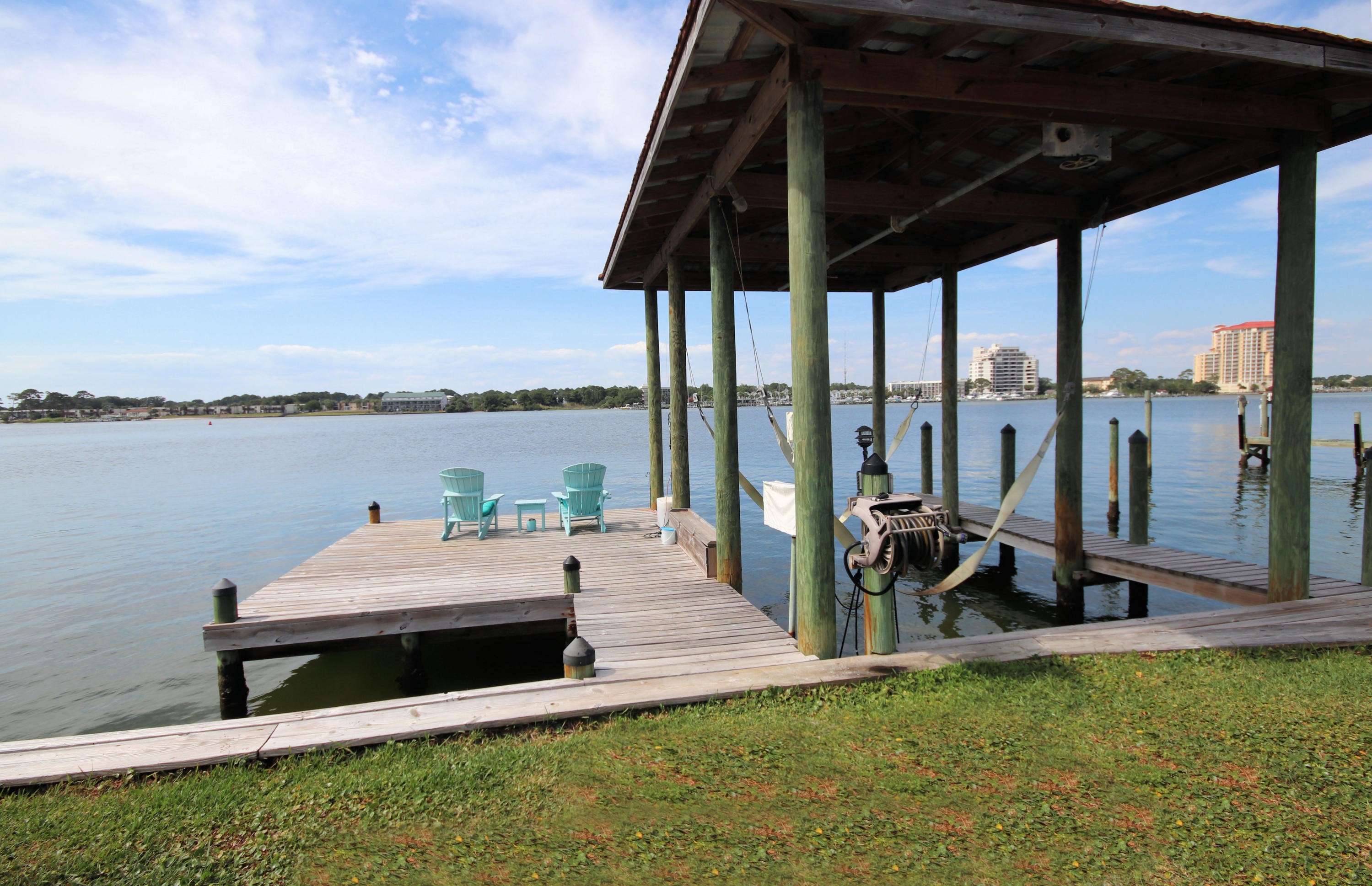 SANTA ROSA ISLAND LOT 476 BLK 8 - Residential