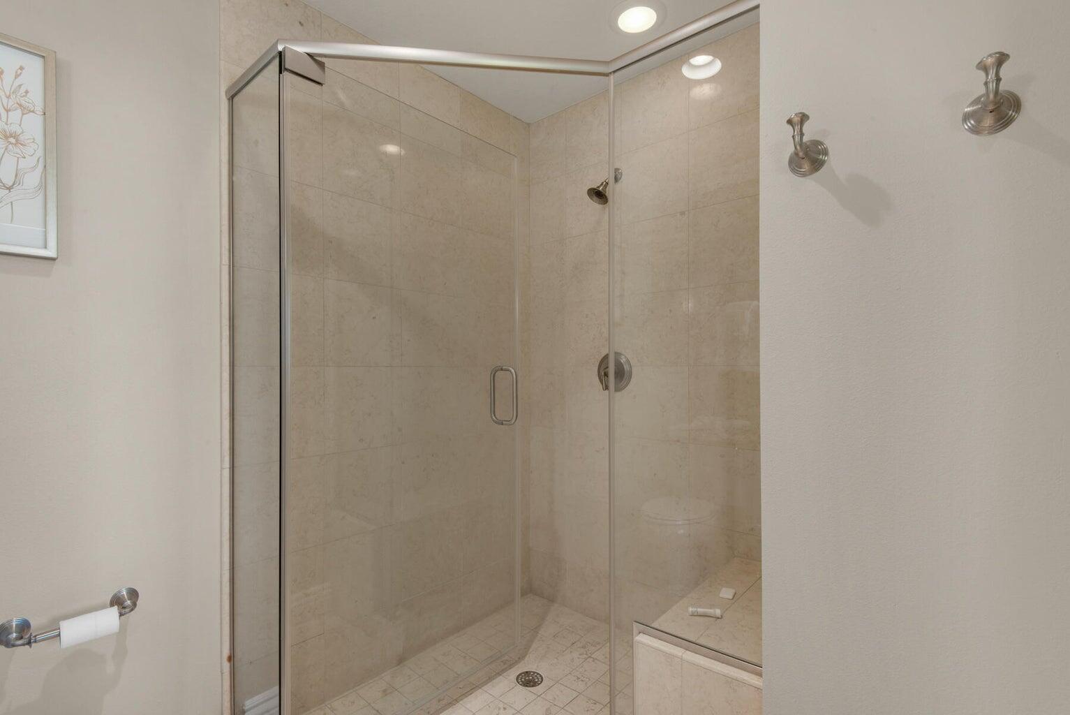 EMERALD GRANDE - Residential