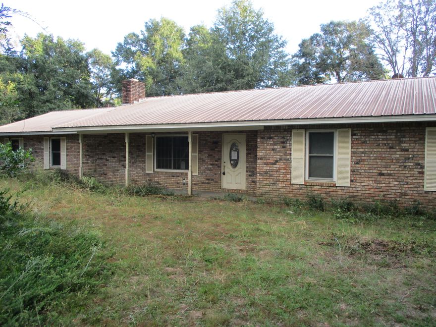 This Auction REO home is located walking distance to the movie Theater, High School, Banks and more. Built in 1972 and located on just over 1 acre, this 2111 sf home has all brick exterior with Metal roof, screened patio, and multiple storage units on the exterior. Much of the interior is paneling and home has multiple living rooms one with a large fireplace. For the age, much of the interior is original, but there has been some updating in the past. The lot size, brick exterior and size of this home, make this a must see to appreciate. Seller's asking price is $155000.00