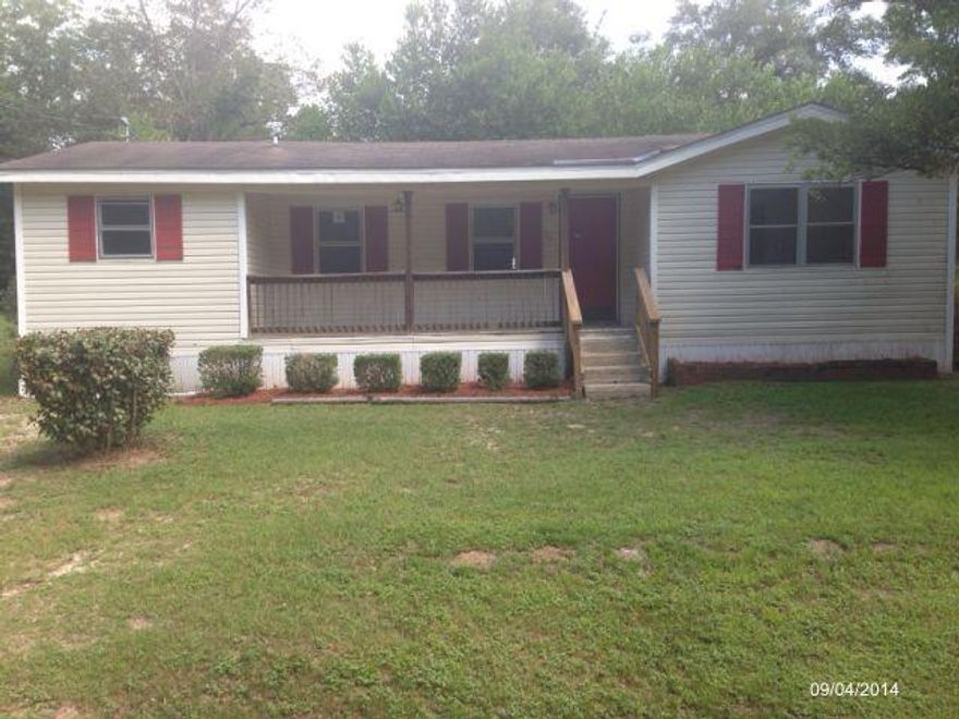 Great opportunity to live in the heart of DeFuniak! This property features 3 Bedrooms, 1 Bathroom and a beautiful lush yard. Don't miss out!