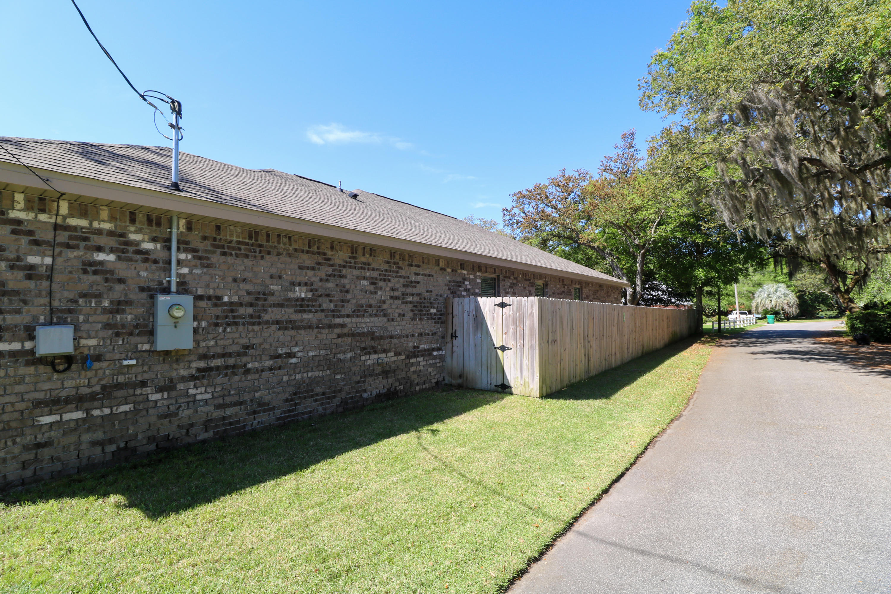 TOM BARROW - Residential