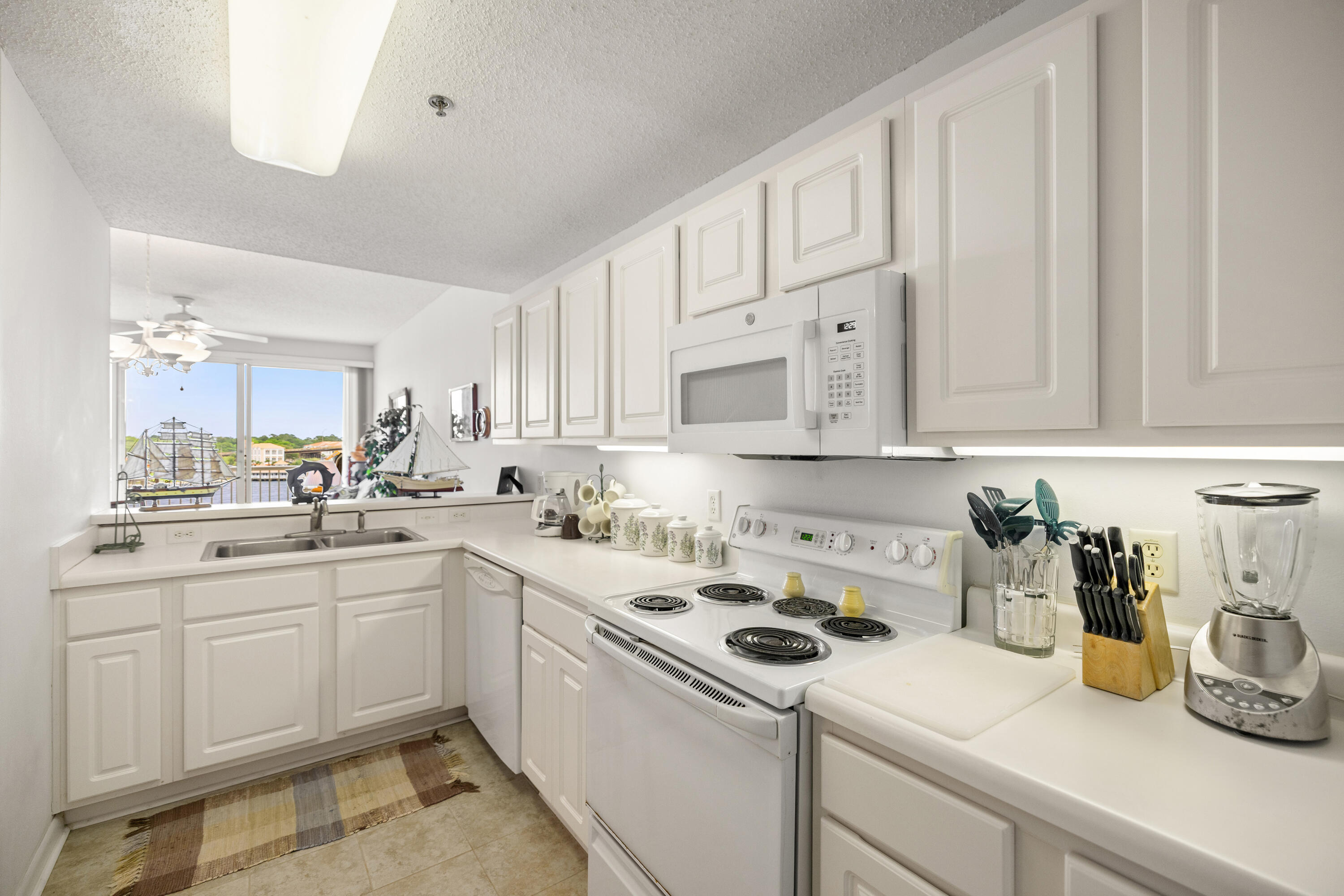 PALM COURT YACHT CLUB - Residential