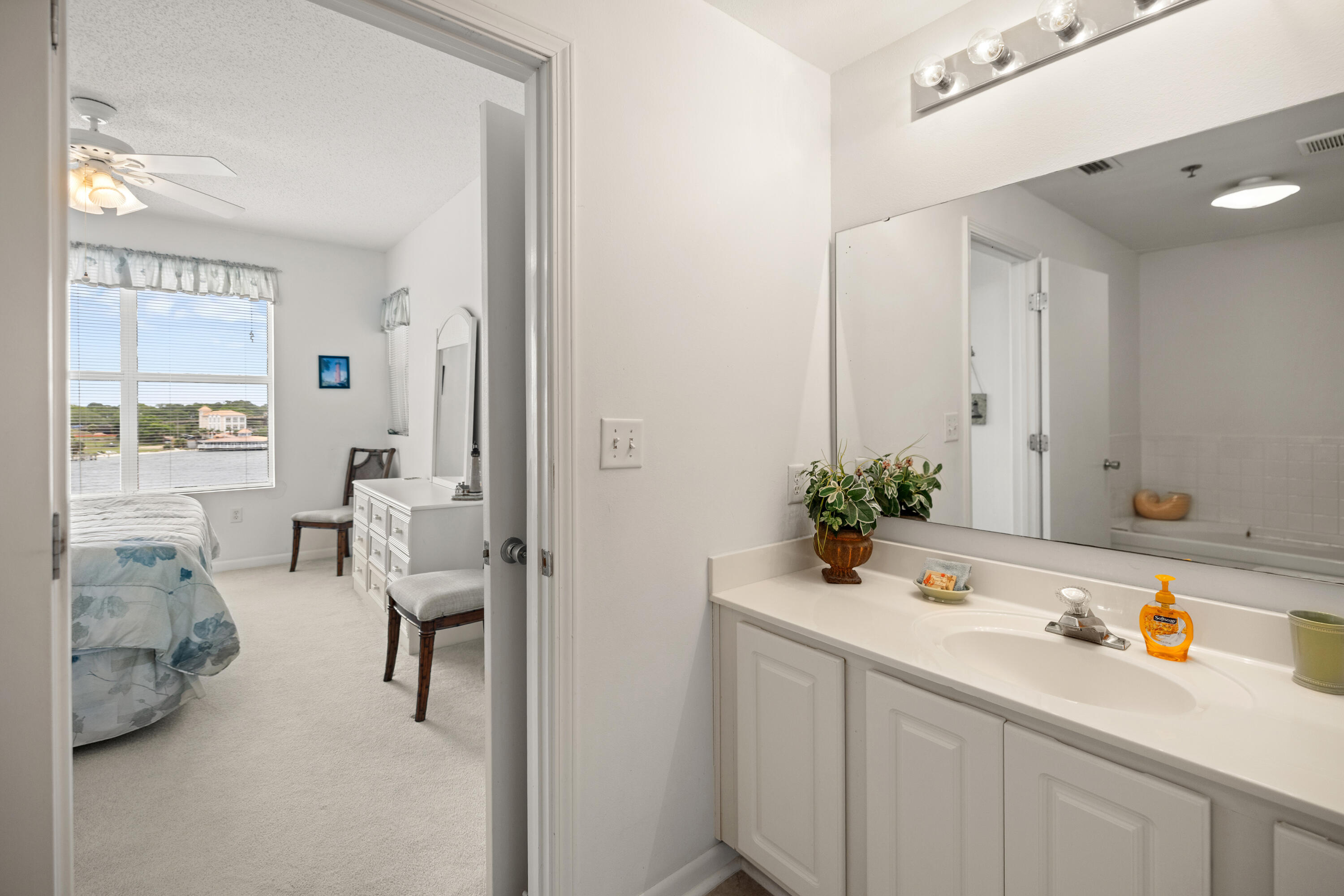 PALM COURT YACHT CLUB - Residential