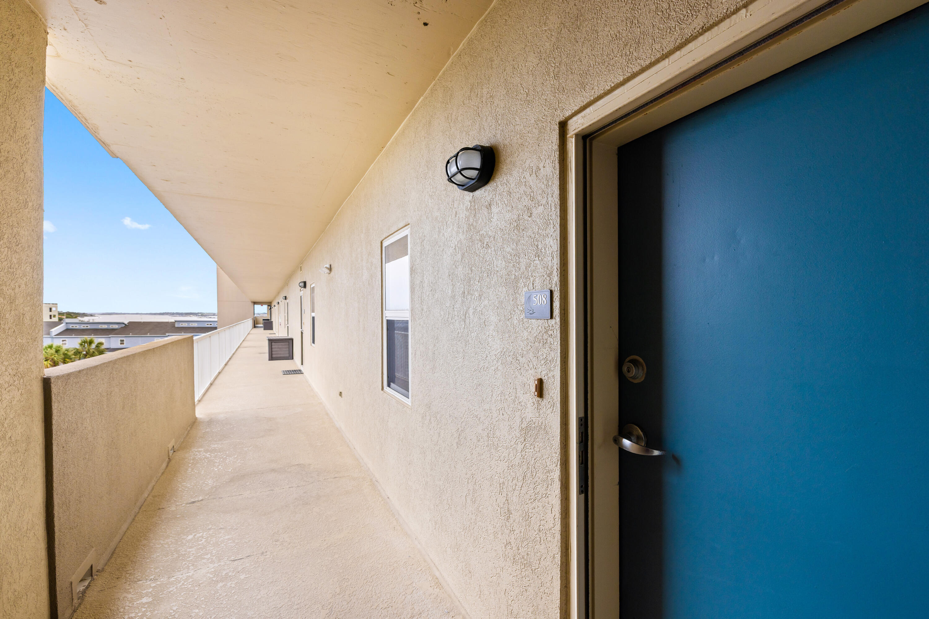 PALM COURT YACHT CLUB - Residential