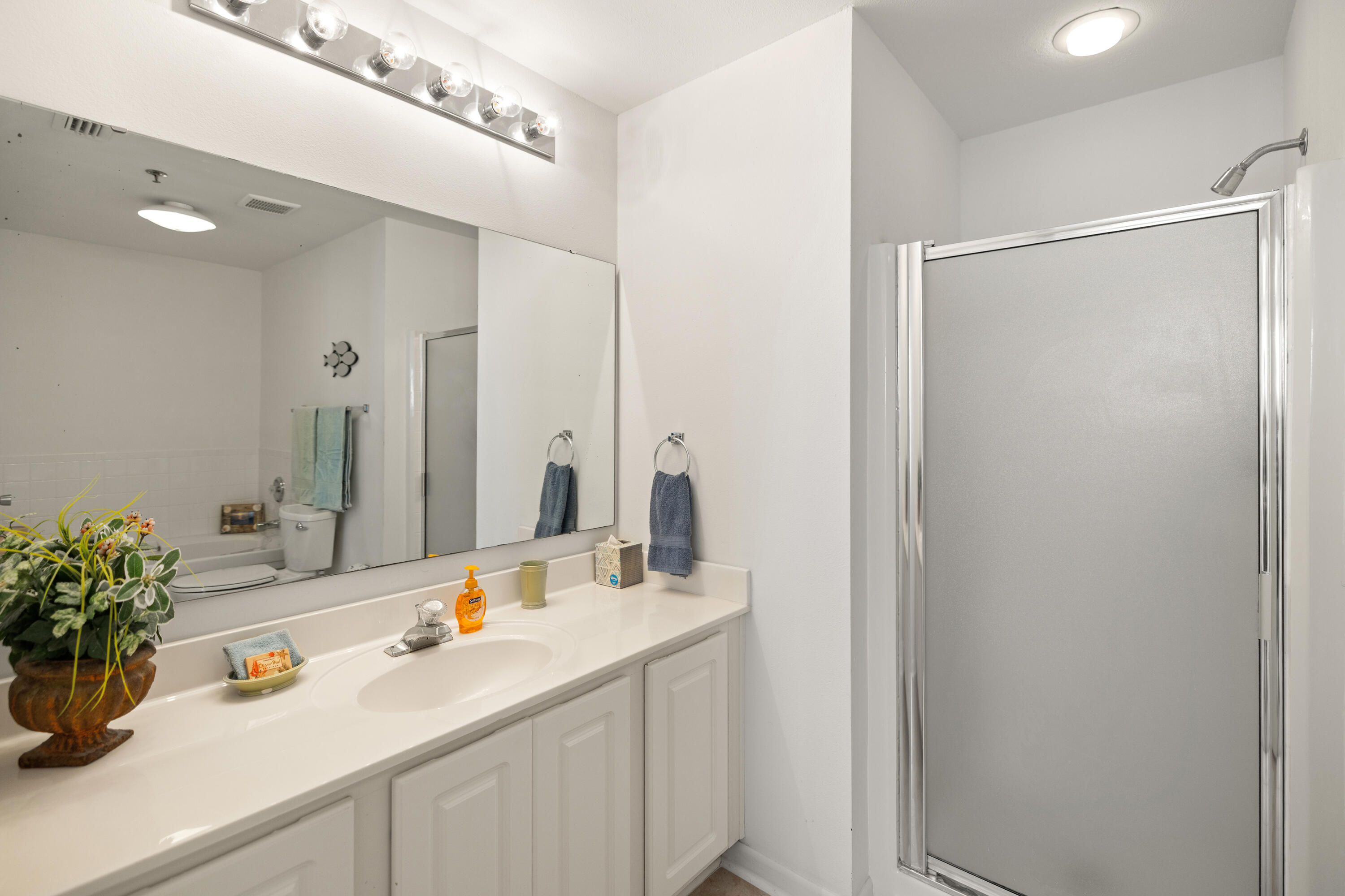 PALM COURT YACHT CLUB - Residential