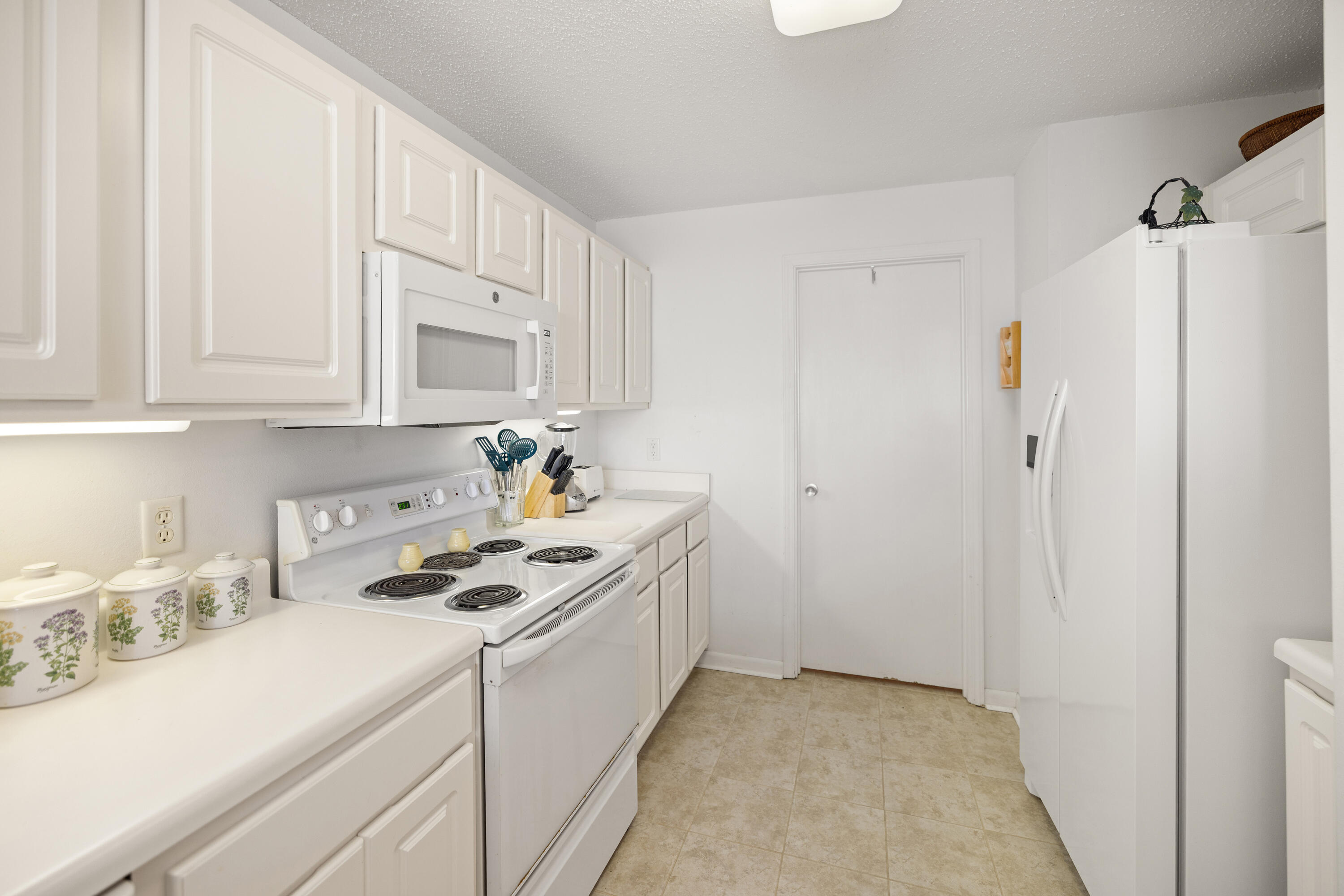 PALM COURT YACHT CLUB - Residential