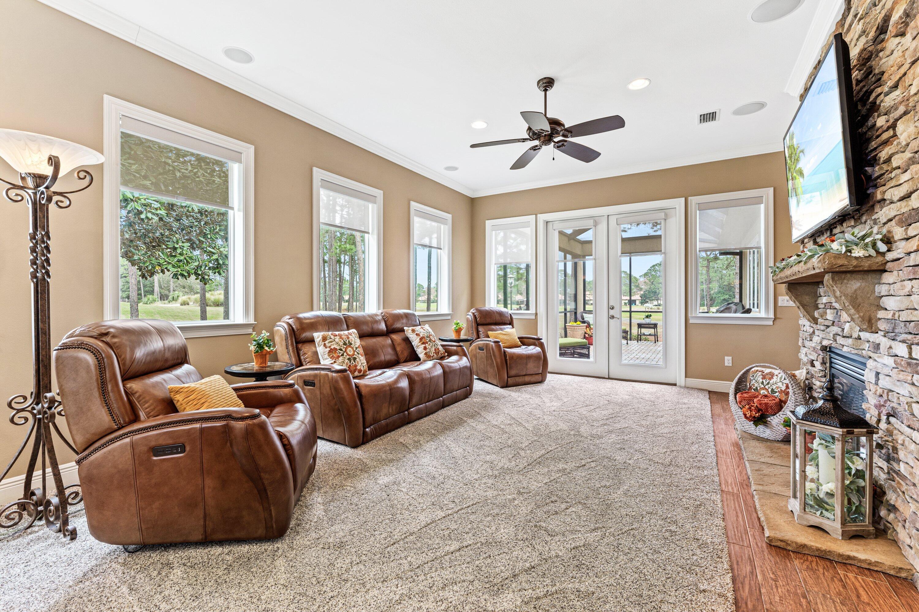 BAYTOWNE AVE - Residential