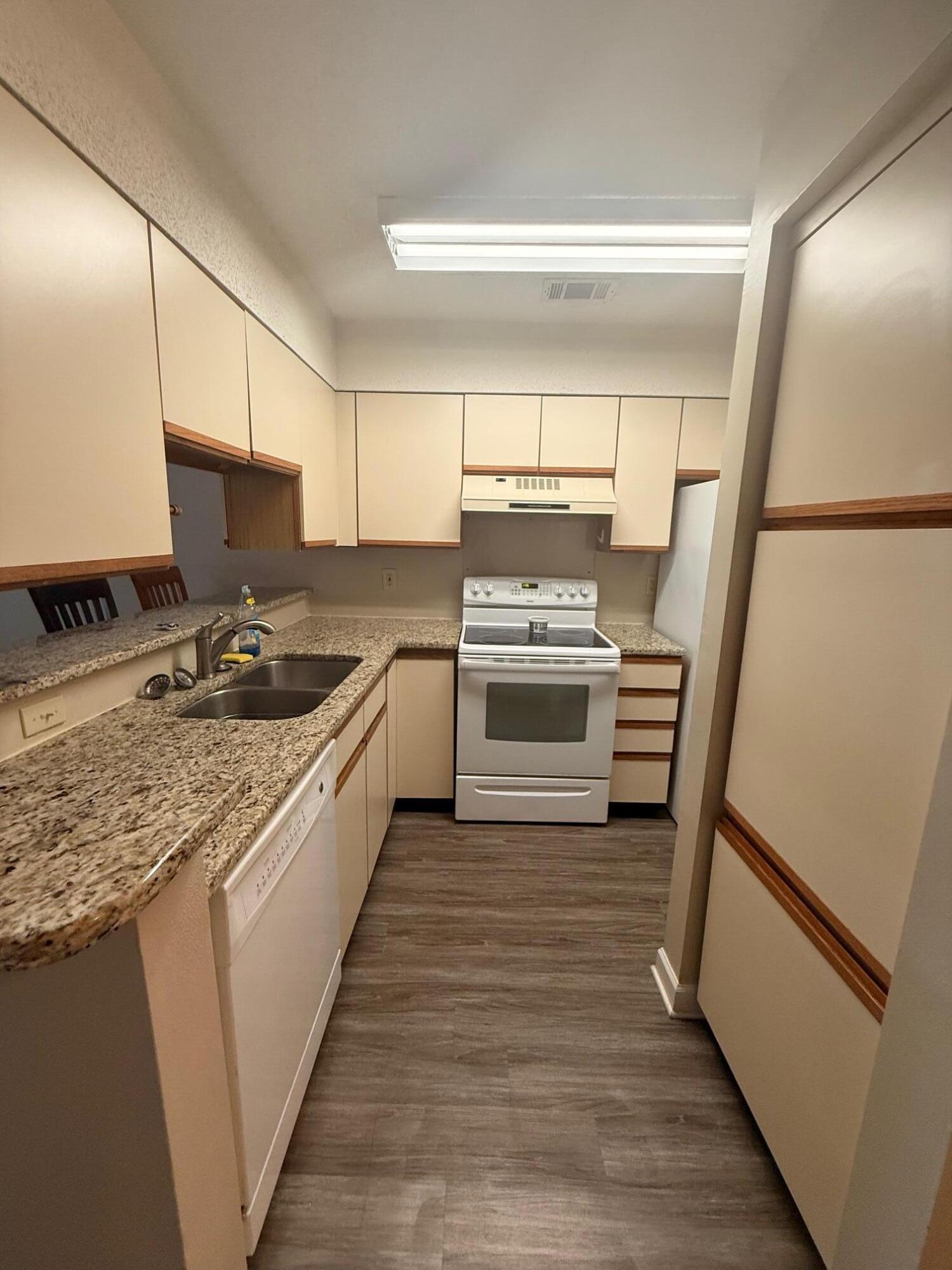 LAKESIDE CONDO AT BLUEWATER BAY - Residential Lease