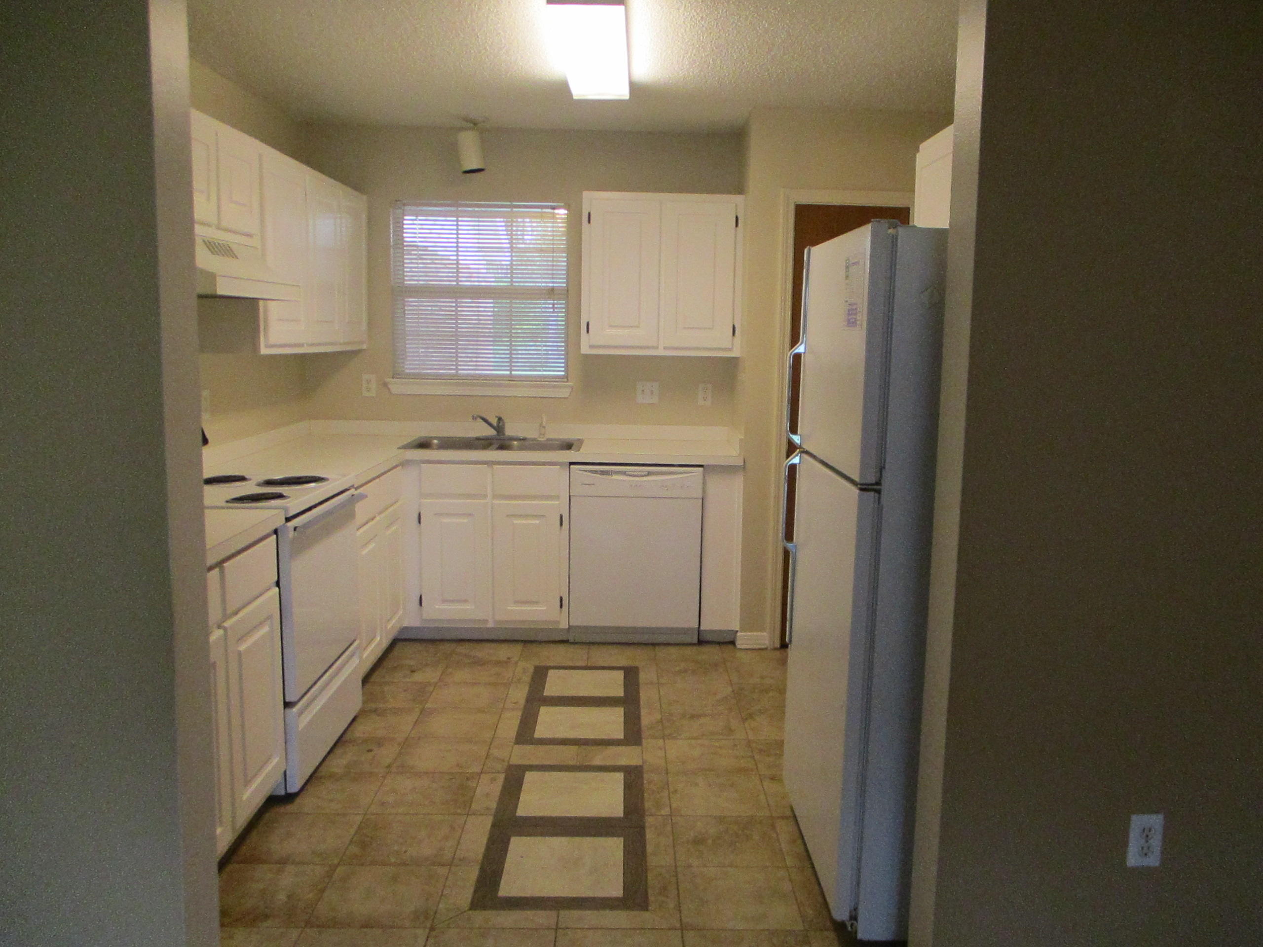 Schneider Dr T/H - Residential Lease