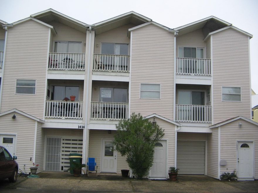 THIS IS A ''SHORT SALE'' being sold ''AS IS''....LIVE IN THE UPPER UNIT AND RENT OUT THE BOTTOM ONE. NEEDS WORK. RENTERS TRASHED. FIRST FLOOR LOCK OUT HAS KITCHEN LIVING ROOM SET OF BUNKS, AND ROOM FOR A BED APPROX 450 SQ FT NOT REFLECTED IN THE 1500. UPSTAIRS UNIT HAS 2 STORYS 2 BEDROOM 2 &1/2 BATHS, KIT, LIVING ROOM, ALL APPLIANCES CONVEY. NEEDS WORK Some mold in down stairs unit. Bank approved price @ 130,000 due to the needed repairs As Is They will not accept less than that
