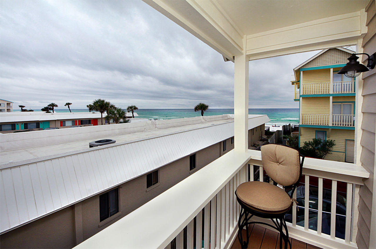 CRYSTAL PIER COURTYARD T/H - Residential