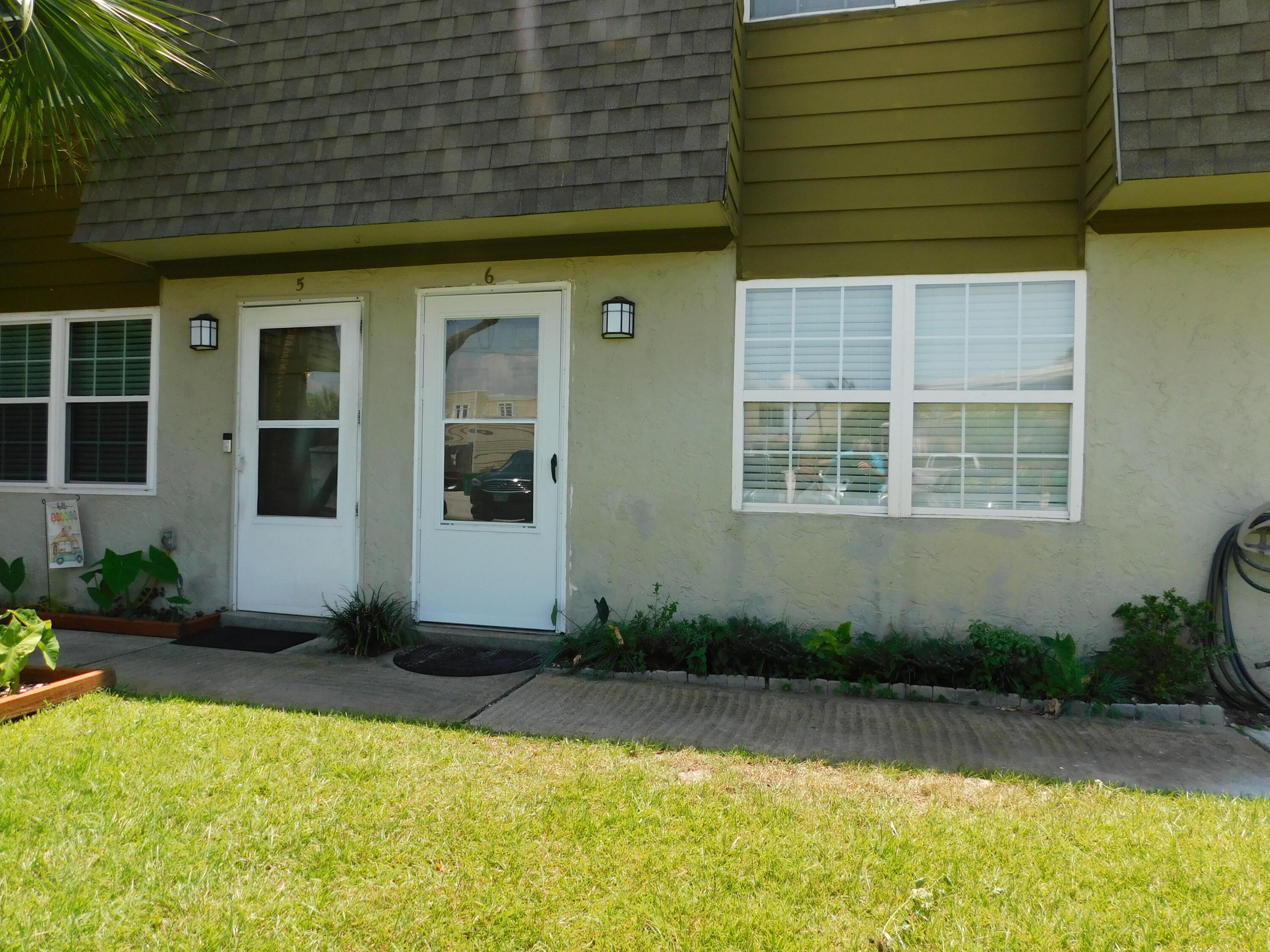 CHATEAU BY THE SEA - Residential