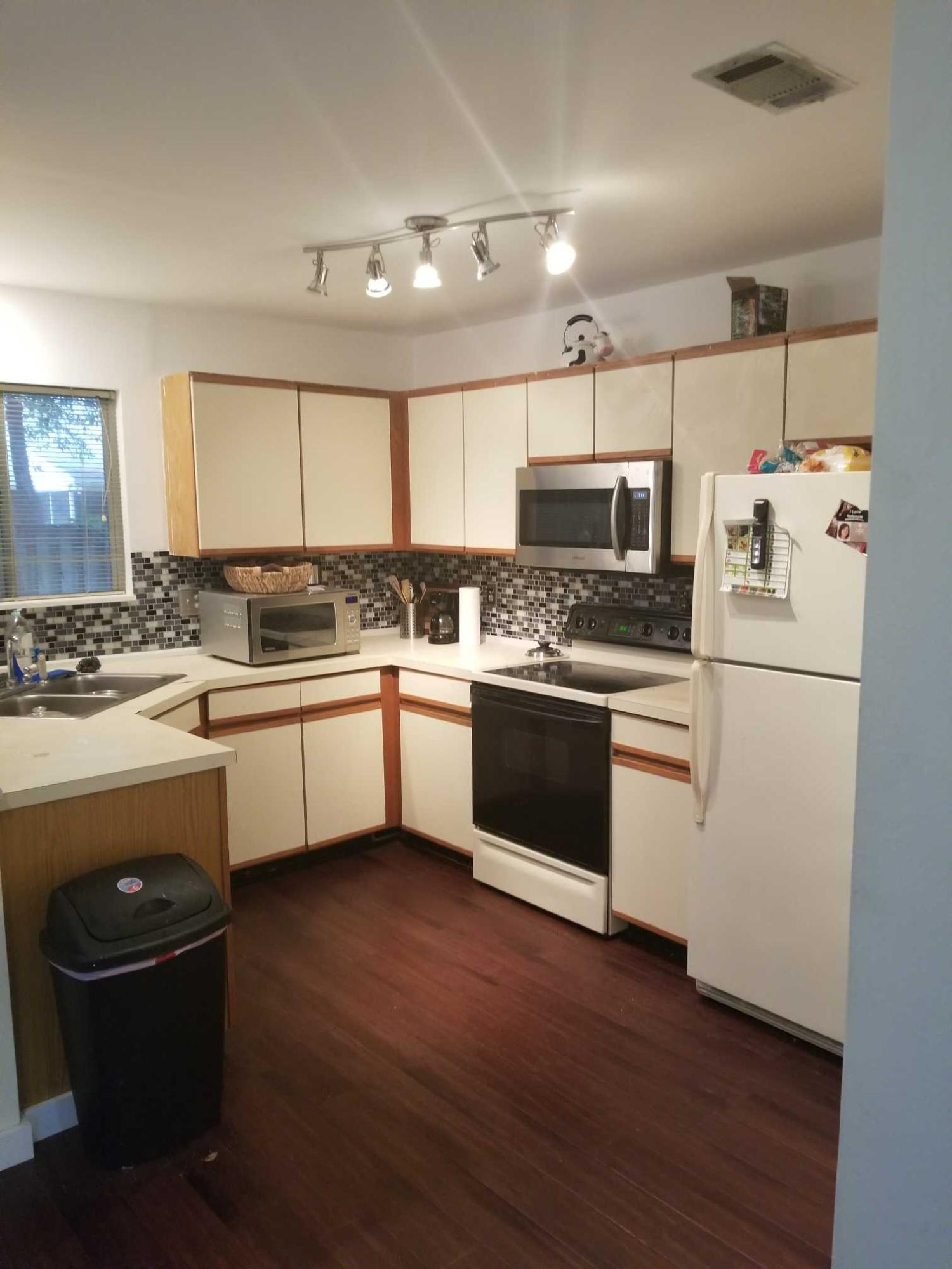 PARKWOOD CIR. - Residential Lease