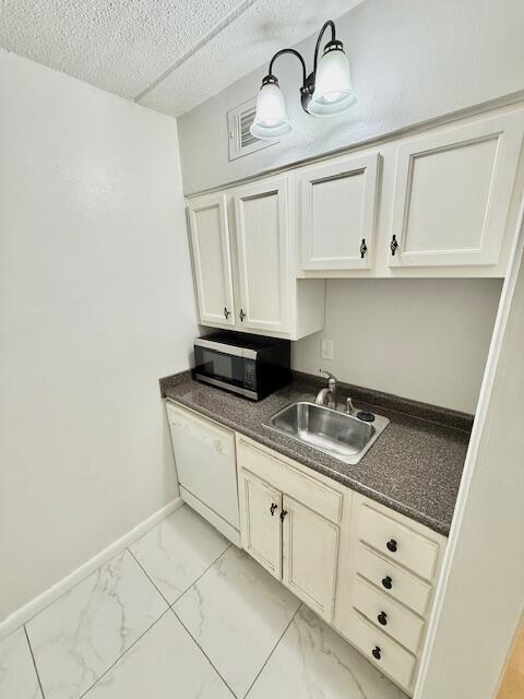 CEDARS CONDO - Residential Lease