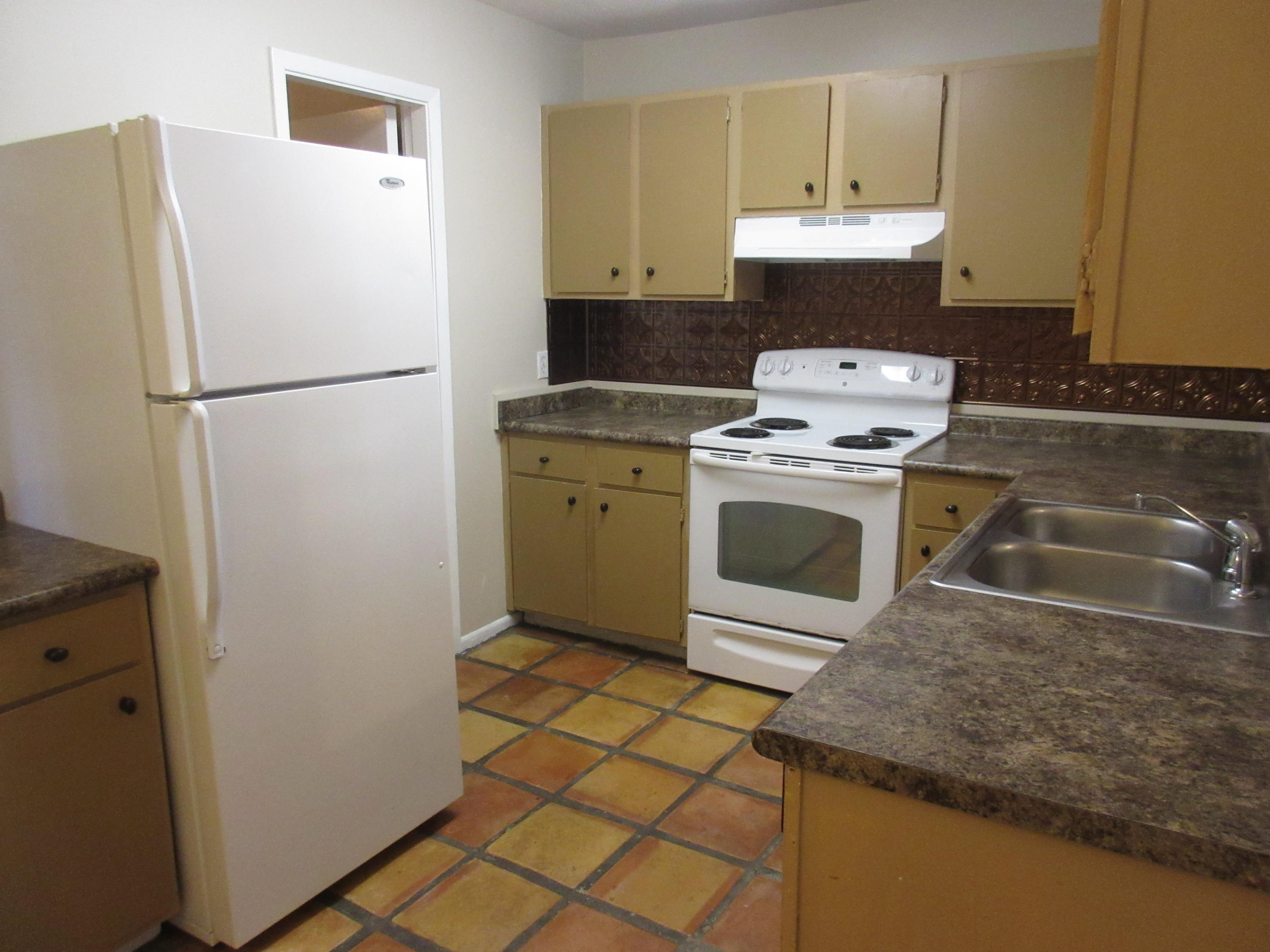 INDIAN HILLS - Residential Lease