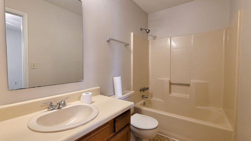 VIKING MANOR PH 1 - Residential Lease