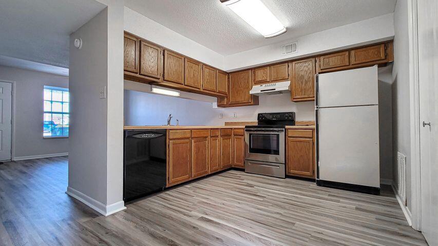 VIKING MANOR PH 1 - Residential Lease