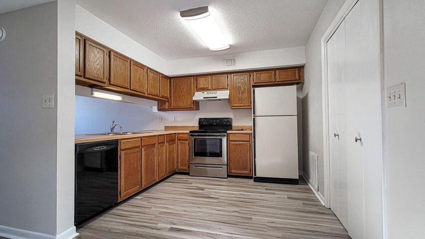VIKING MANOR PH 1 - Residential Lease