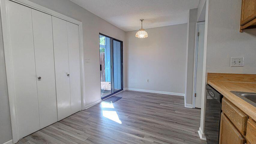 VIKING MANOR PH 1 - Residential Lease