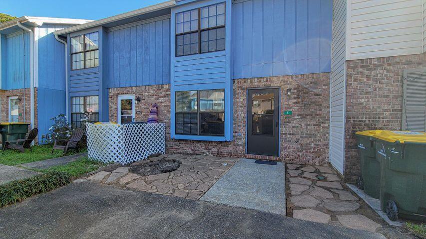 VIKING MANOR PH 1 - Residential Lease