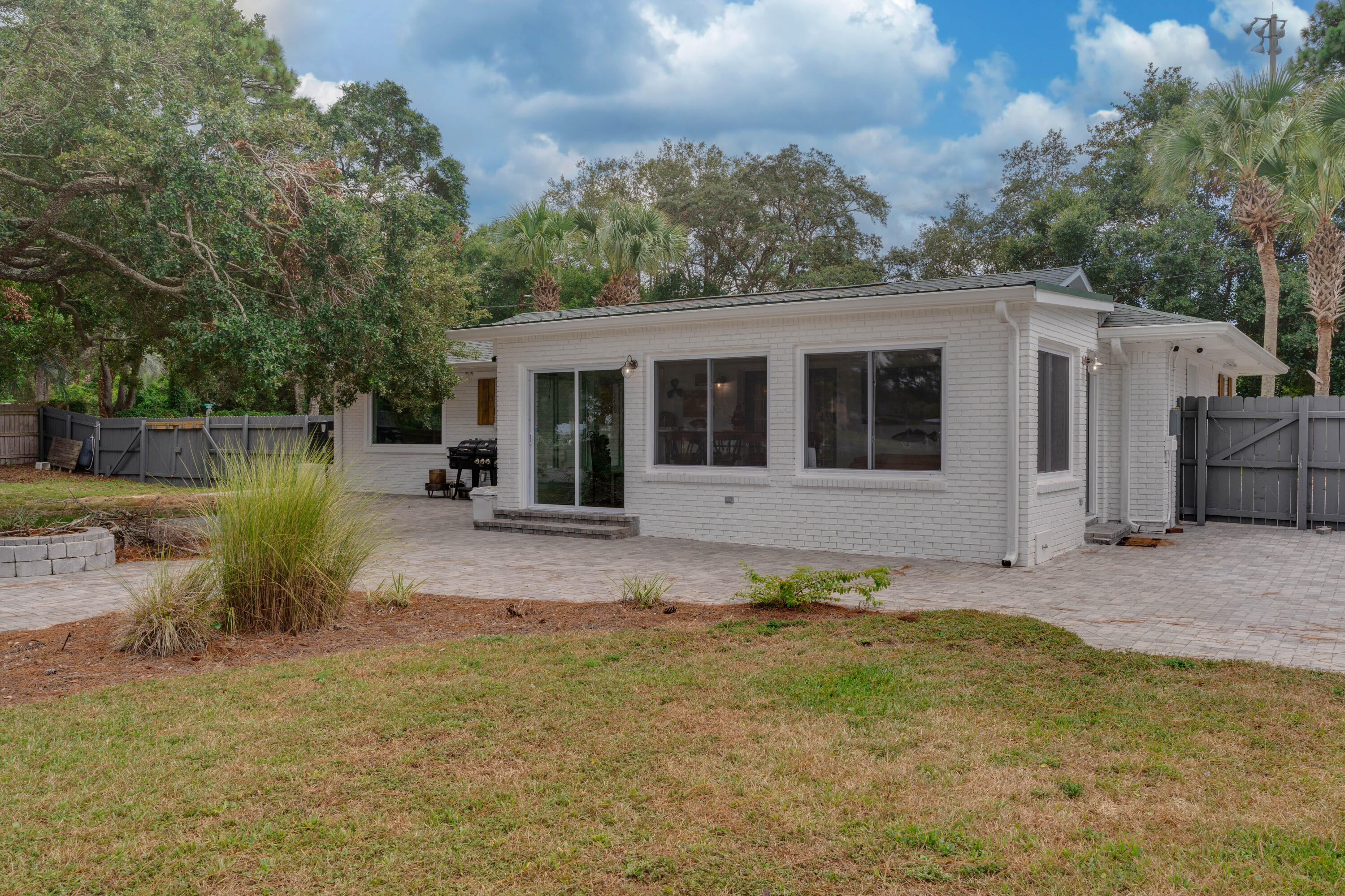 CALHOUN S/D DESTIN LOT 91 +BEG SW COR LOT 92 E 50 FT NW TO NE COR 91 THENCE S TO PT OF BEG BLK D 90 - Residential