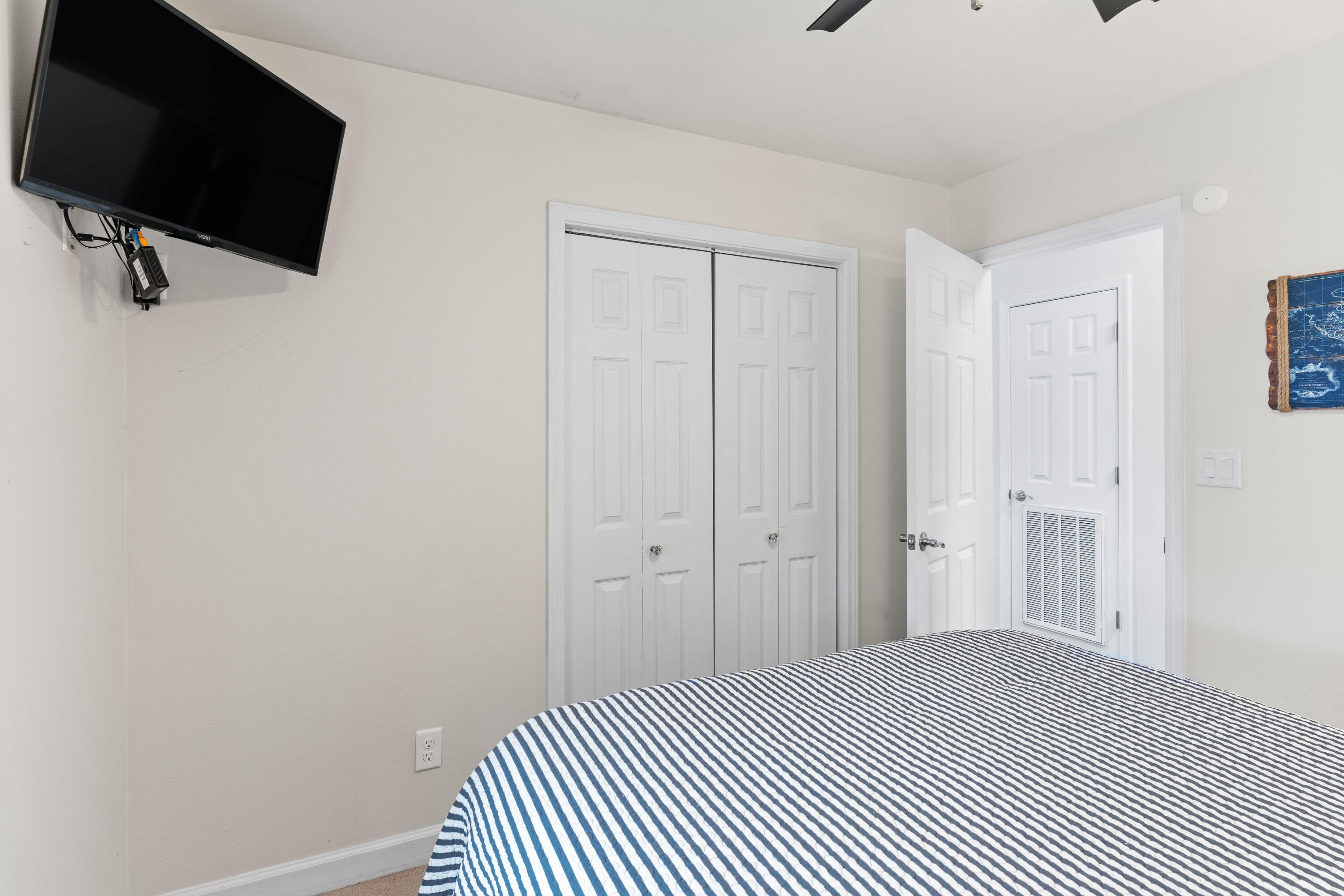 CALHOUN S/D DESTIN LOT 91 +BEG SW COR LOT 92 E 50 FT NW TO NE COR 91 THENCE S TO PT OF BEG BLK D 90 - Residential