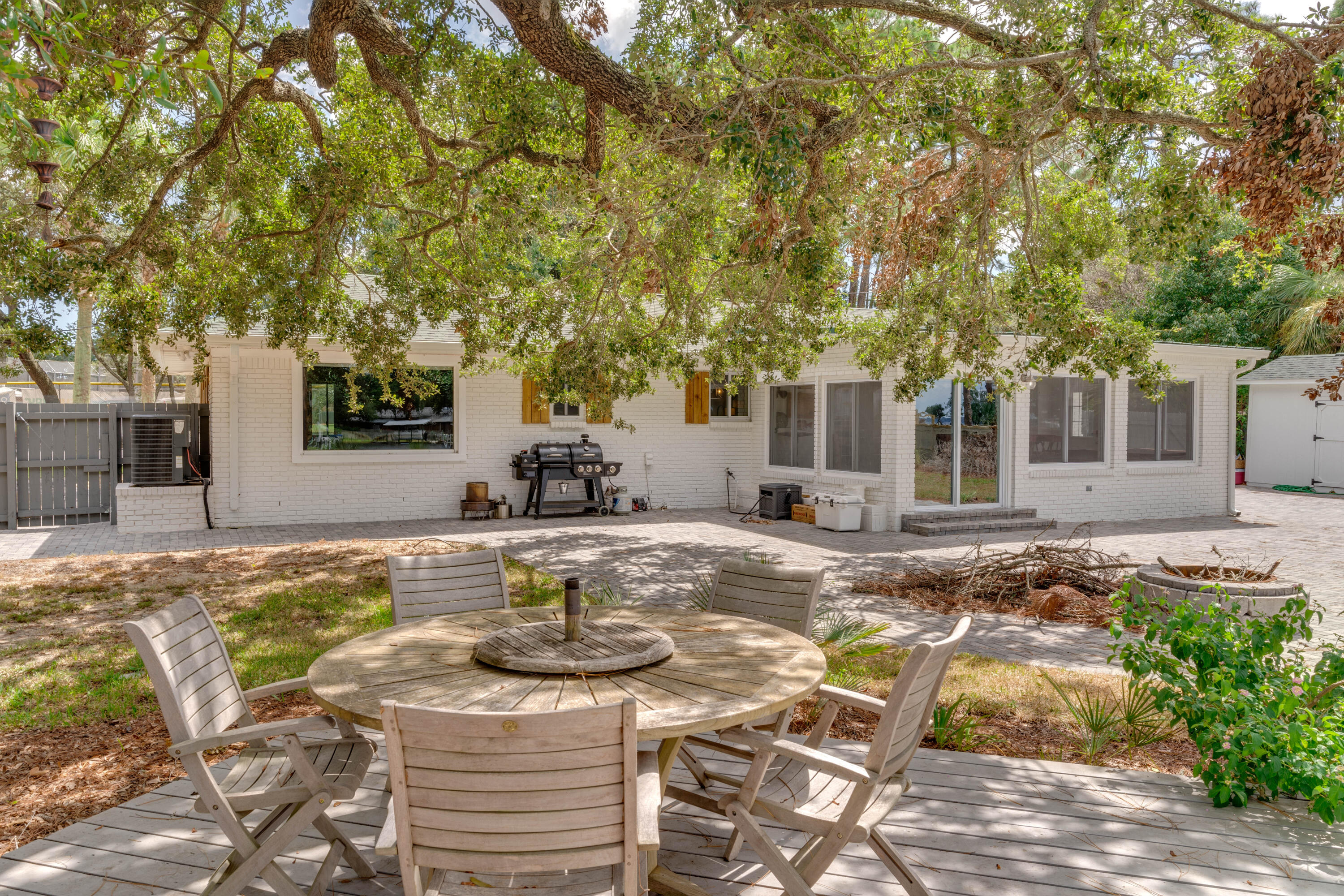 CALHOUN S/D DESTIN LOT 91 +BEG SW COR LOT 92 E 50 FT NW TO NE COR 91 THENCE S TO PT OF BEG BLK D 90 - Residential