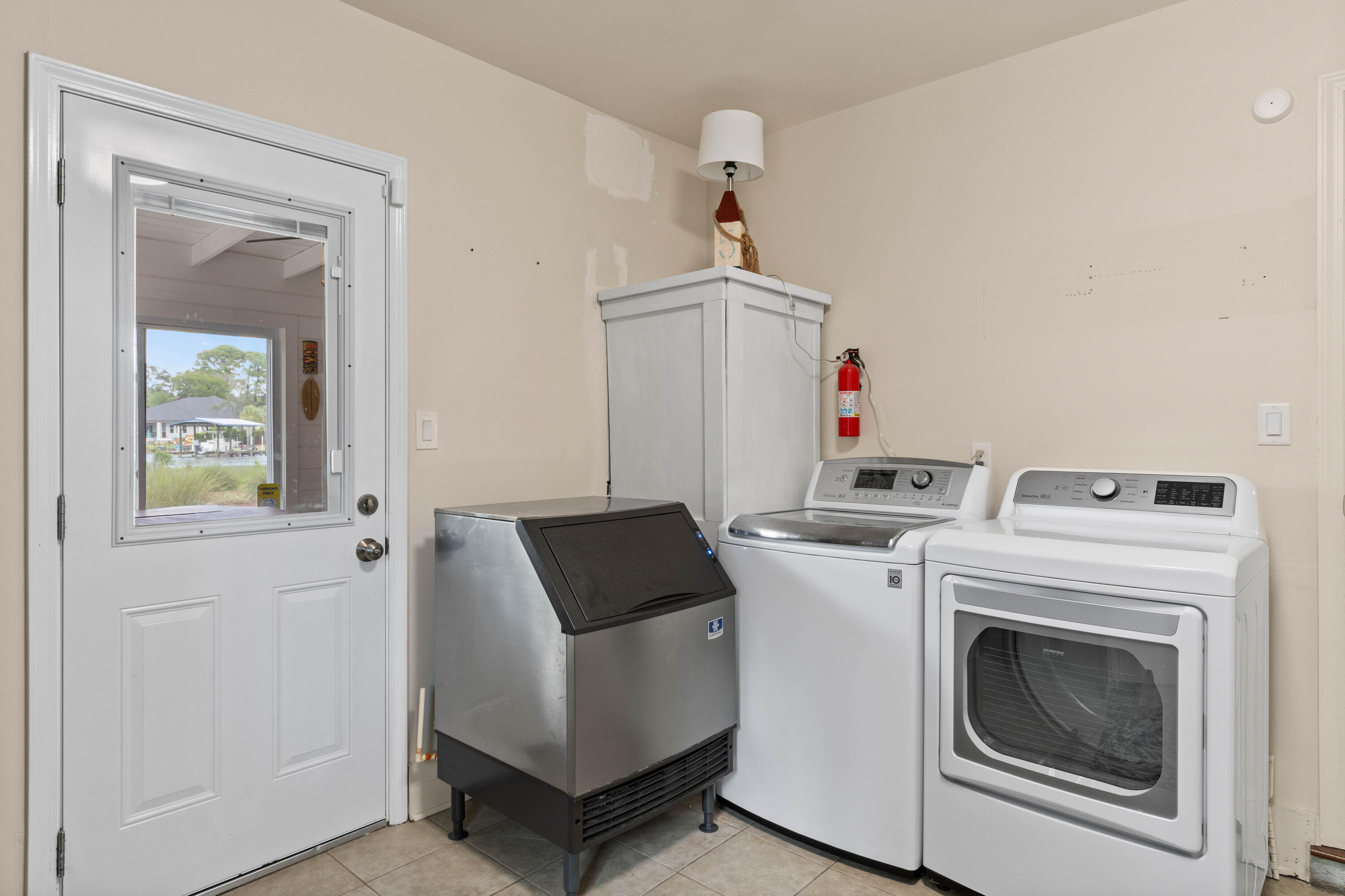 CALHOUN S/D DESTIN LOT 91 +BEG SW COR LOT 92 E 50 FT NW TO NE COR 91 THENCE S TO PT OF BEG BLK D 90 - Residential