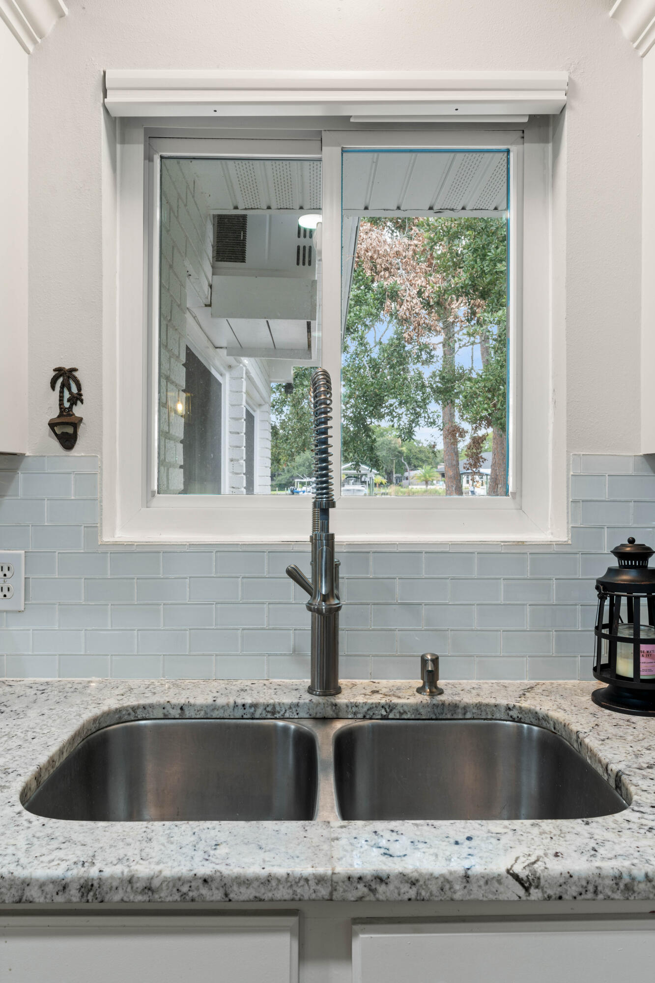 CALHOUN S/D DESTIN LOT 91 +BEG SW COR LOT 92 E 50 FT NW TO NE COR 91 THENCE S TO PT OF BEG BLK D 90 - Residential