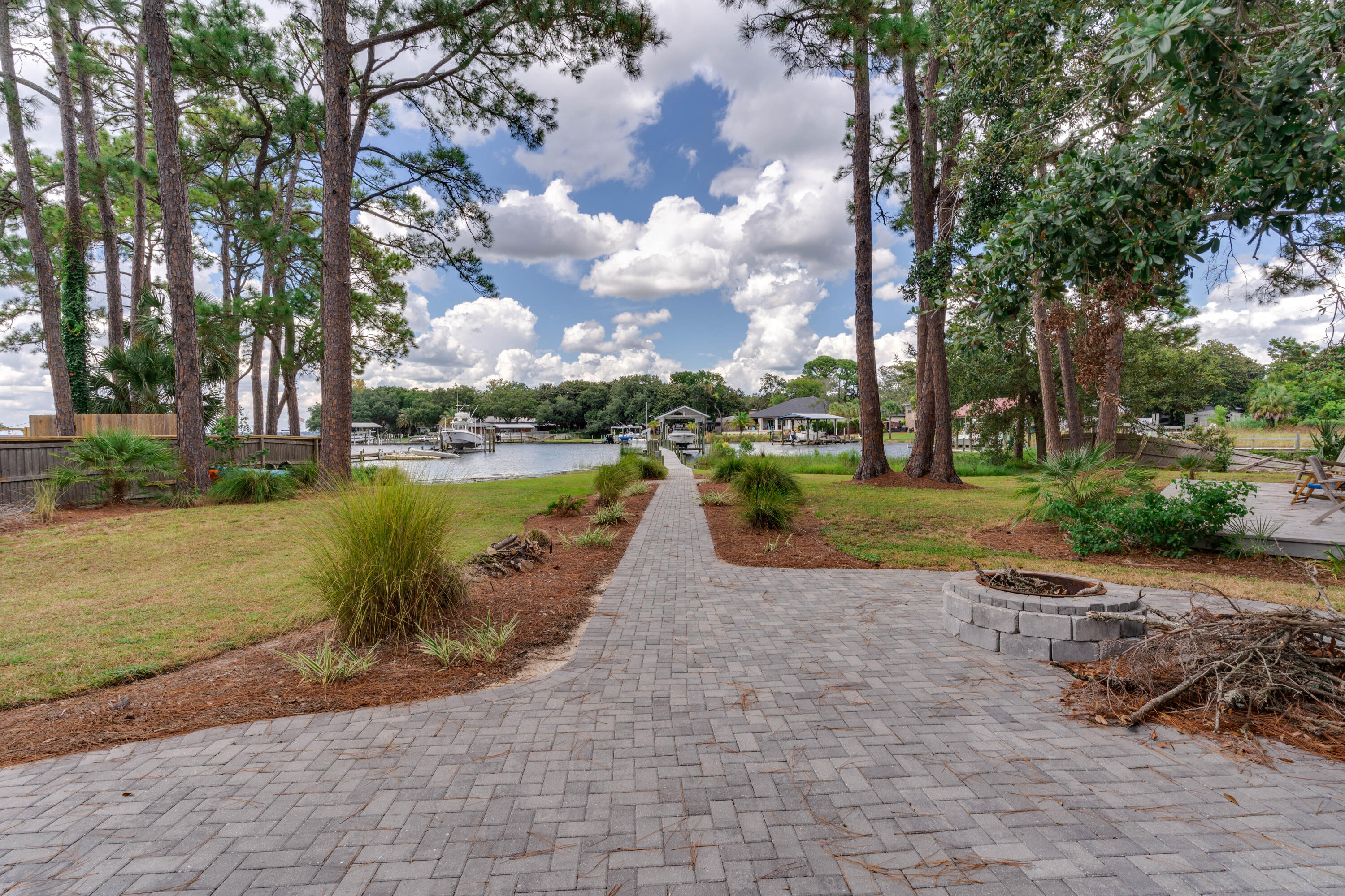 CALHOUN S/D DESTIN LOT 91 +BEG SW COR LOT 92 E 50 FT NW TO NE COR 91 THENCE S TO PT OF BEG BLK D 90 - Residential