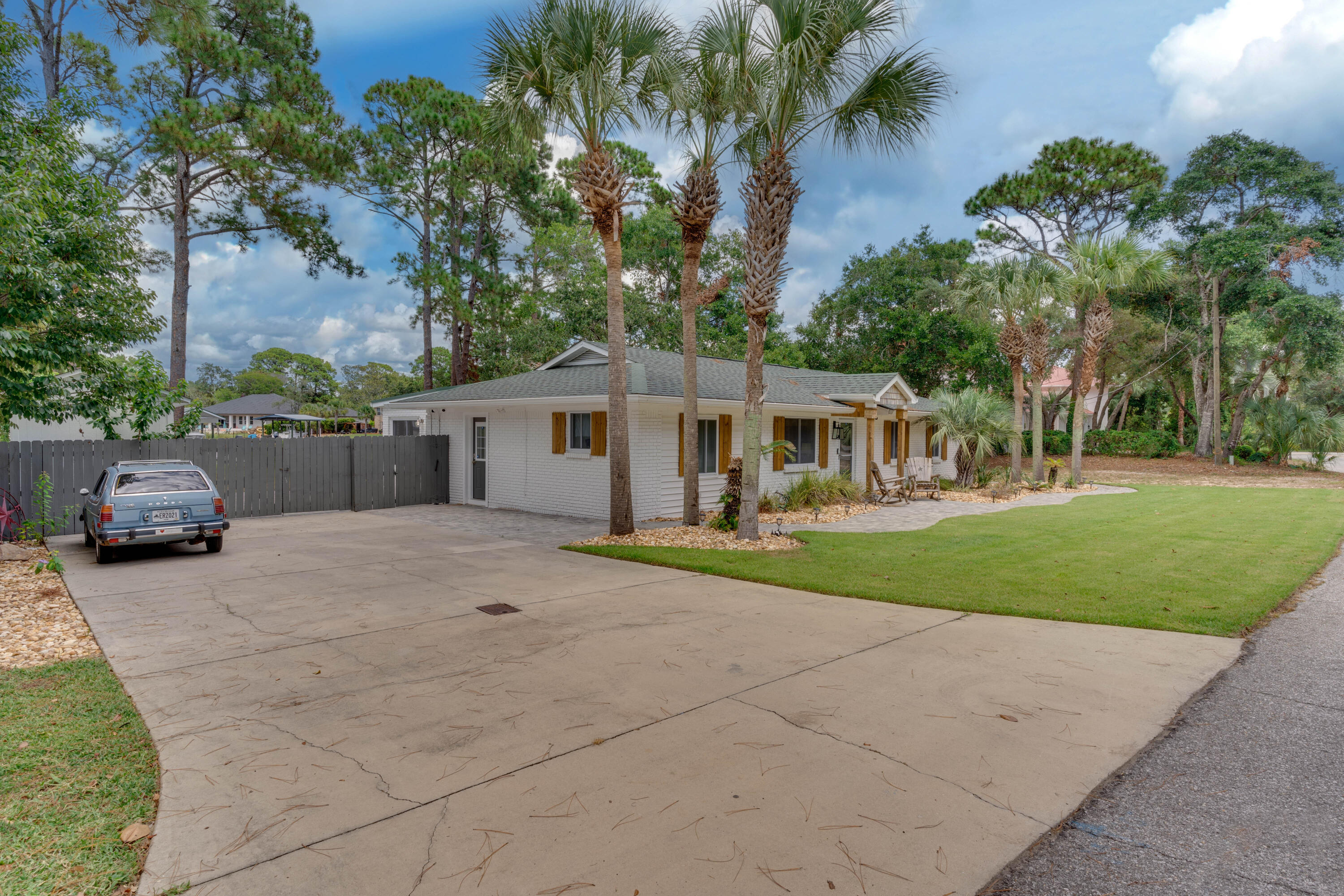 CALHOUN S/D DESTIN LOT 91 +BEG SW COR LOT 92 E 50 FT NW TO NE COR 91 THENCE S TO PT OF BEG BLK D 90 - Residential