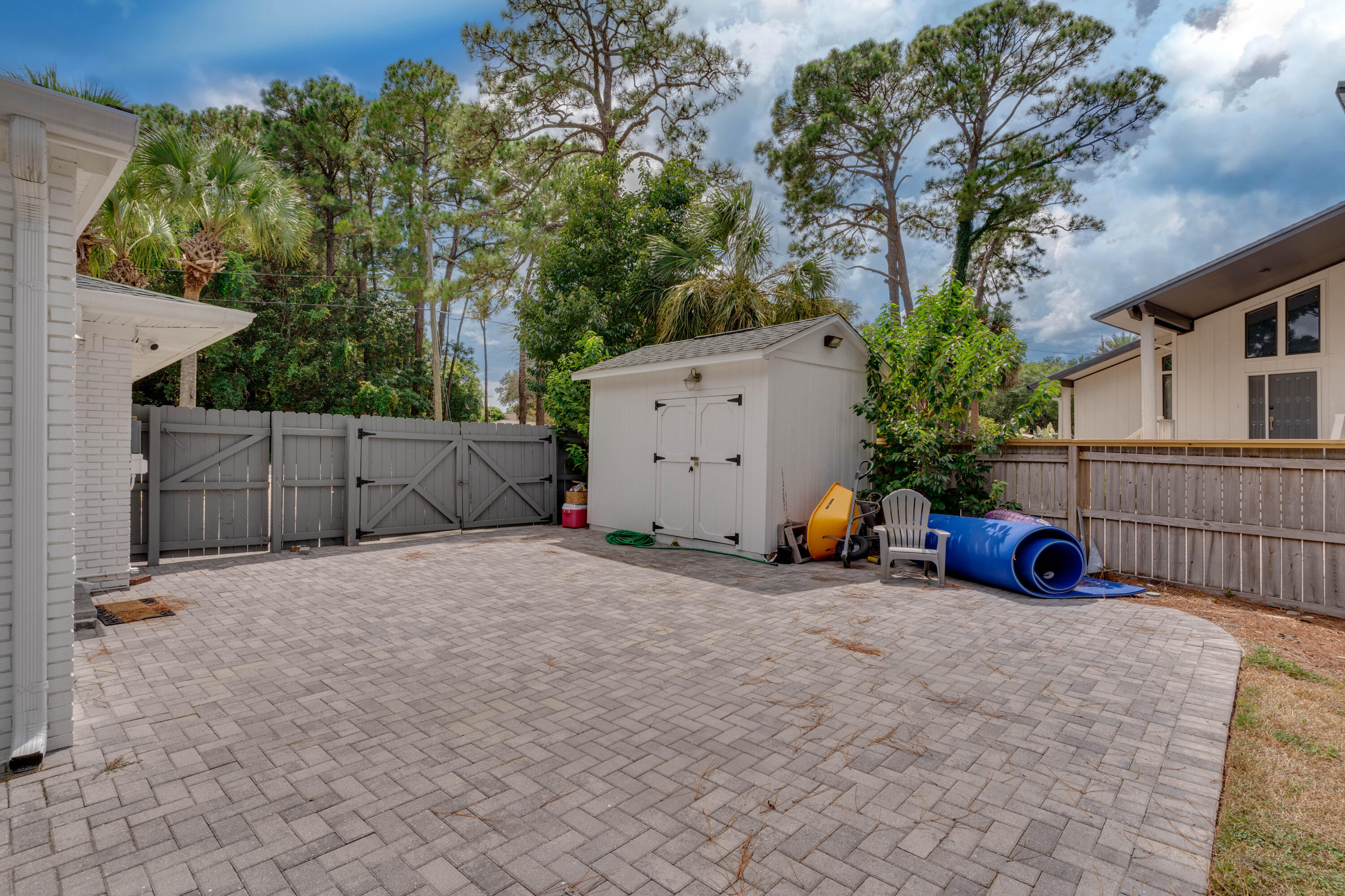 CALHOUN S/D DESTIN LOT 91 +BEG SW COR LOT 92 E 50 FT NW TO NE COR 91 THENCE S TO PT OF BEG BLK D 90 - Residential