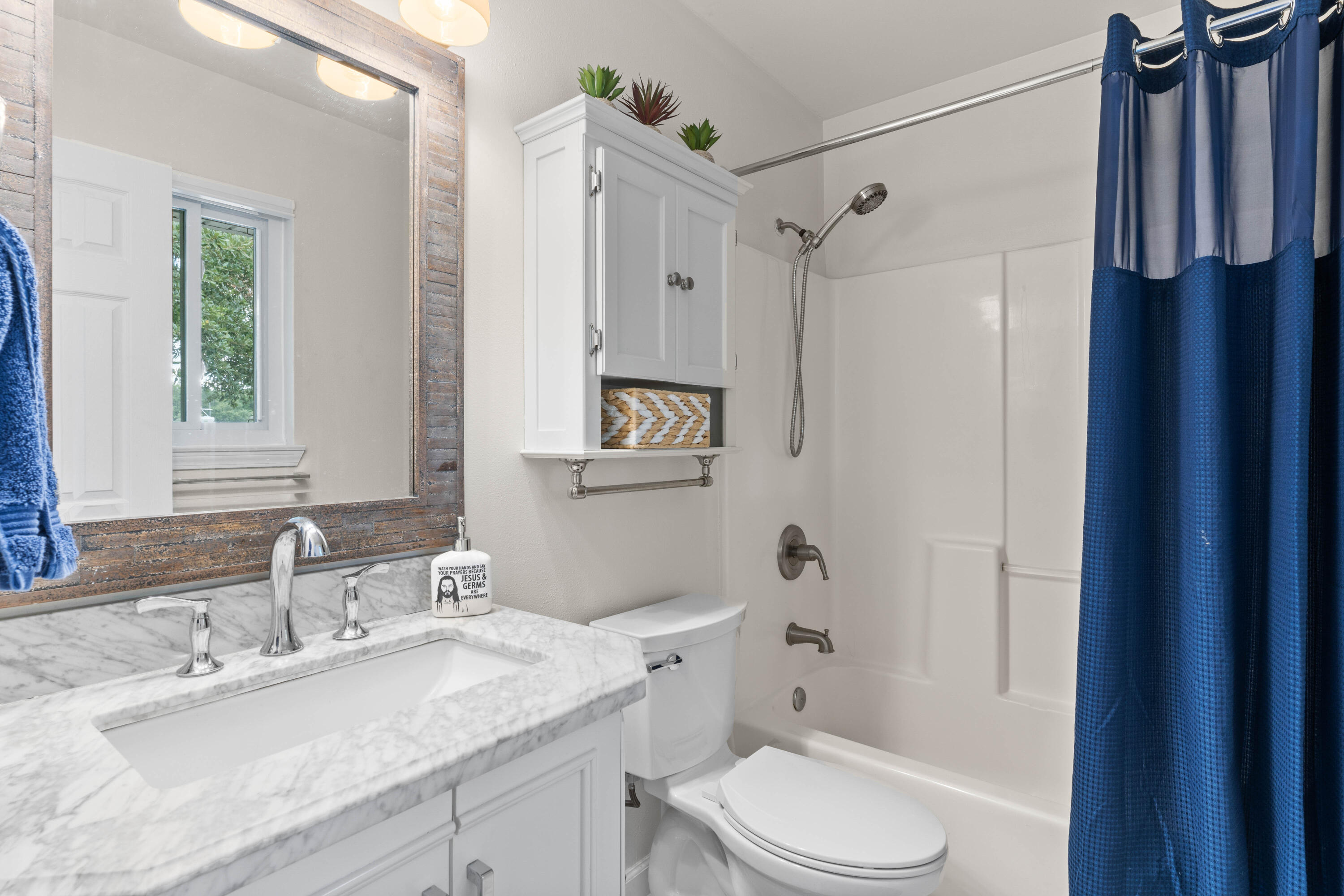 CALHOUN S/D DESTIN LOT 91 +BEG SW COR LOT 92 E 50 FT NW TO NE COR 91 THENCE S TO PT OF BEG BLK D 90 - Residential