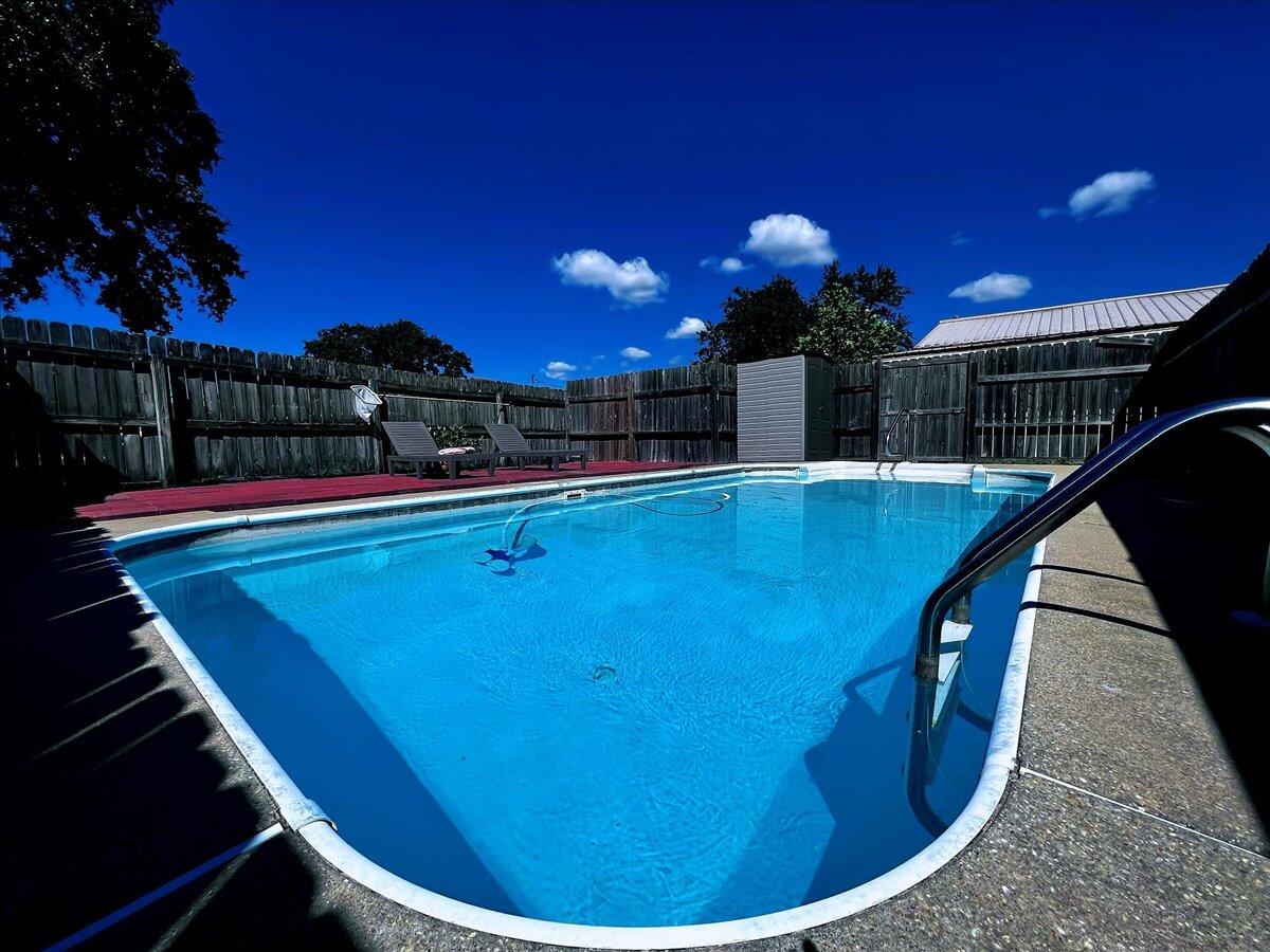 NO RECORDED SUBDIVISION - Residential