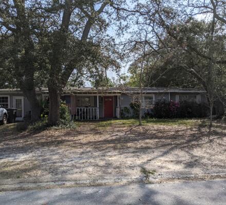 VILLA RUSS PARK S/D LOT 4 BLK 7 - Residential