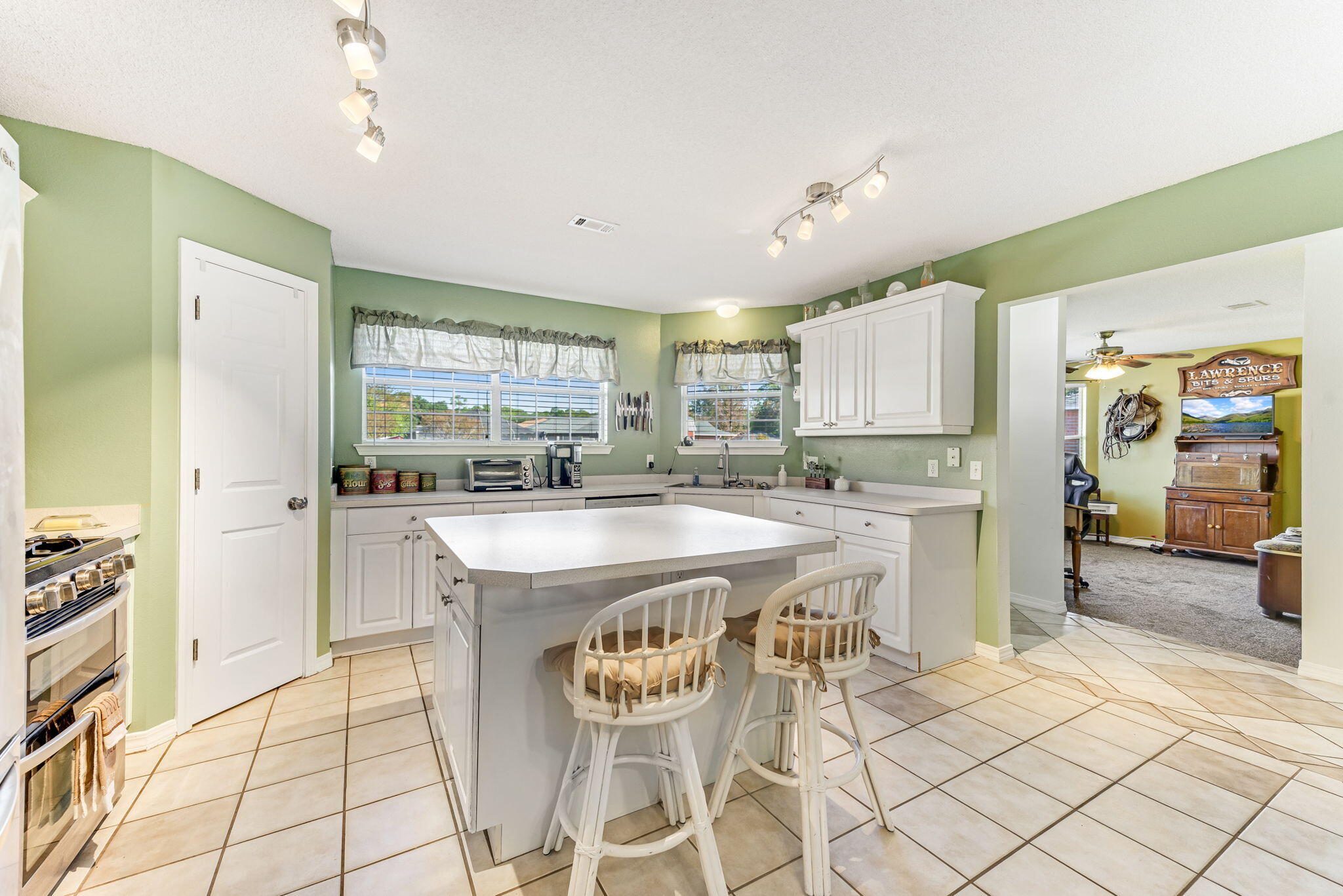 EMERALD SHORES - Residential