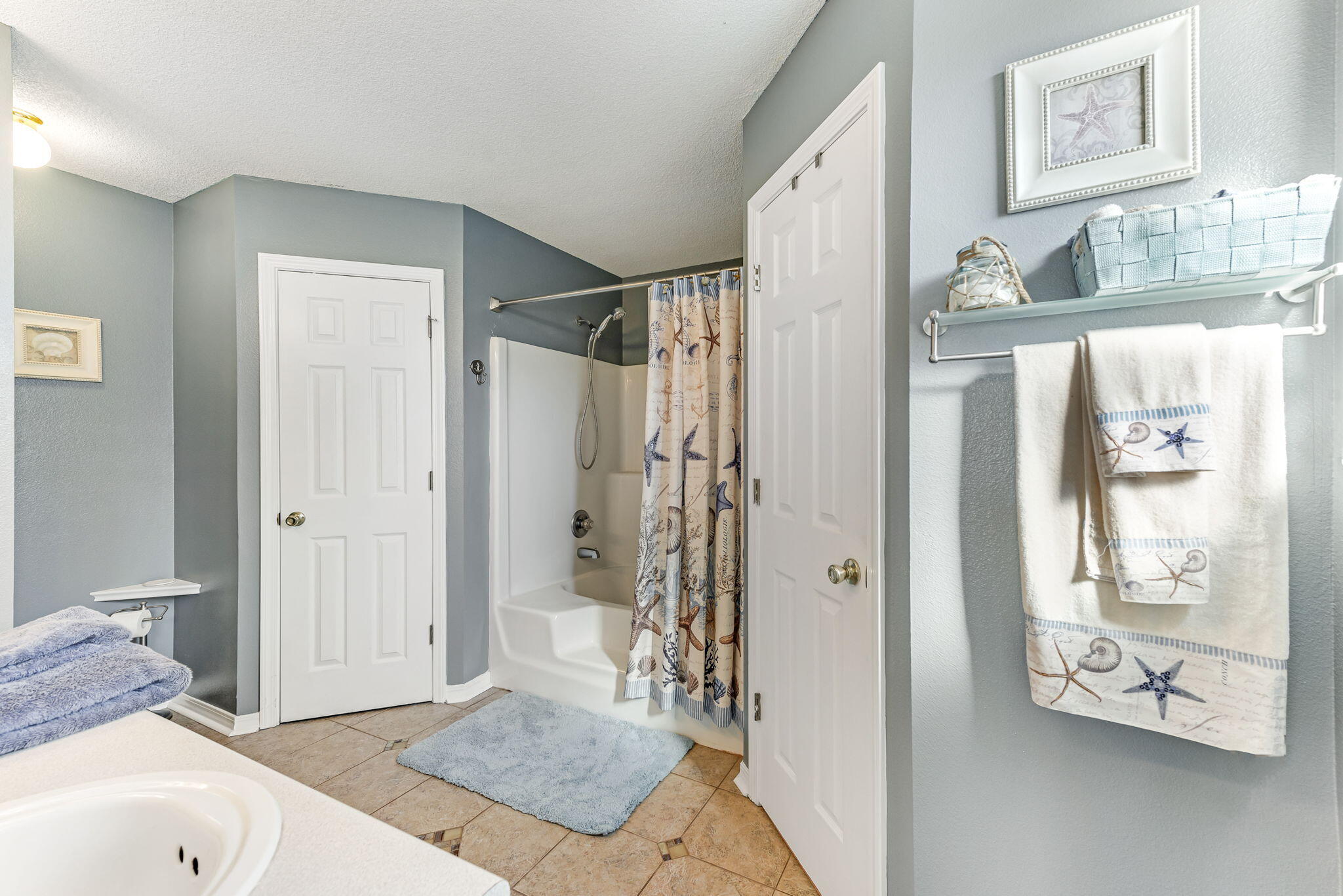 EMERALD SHORES - Residential