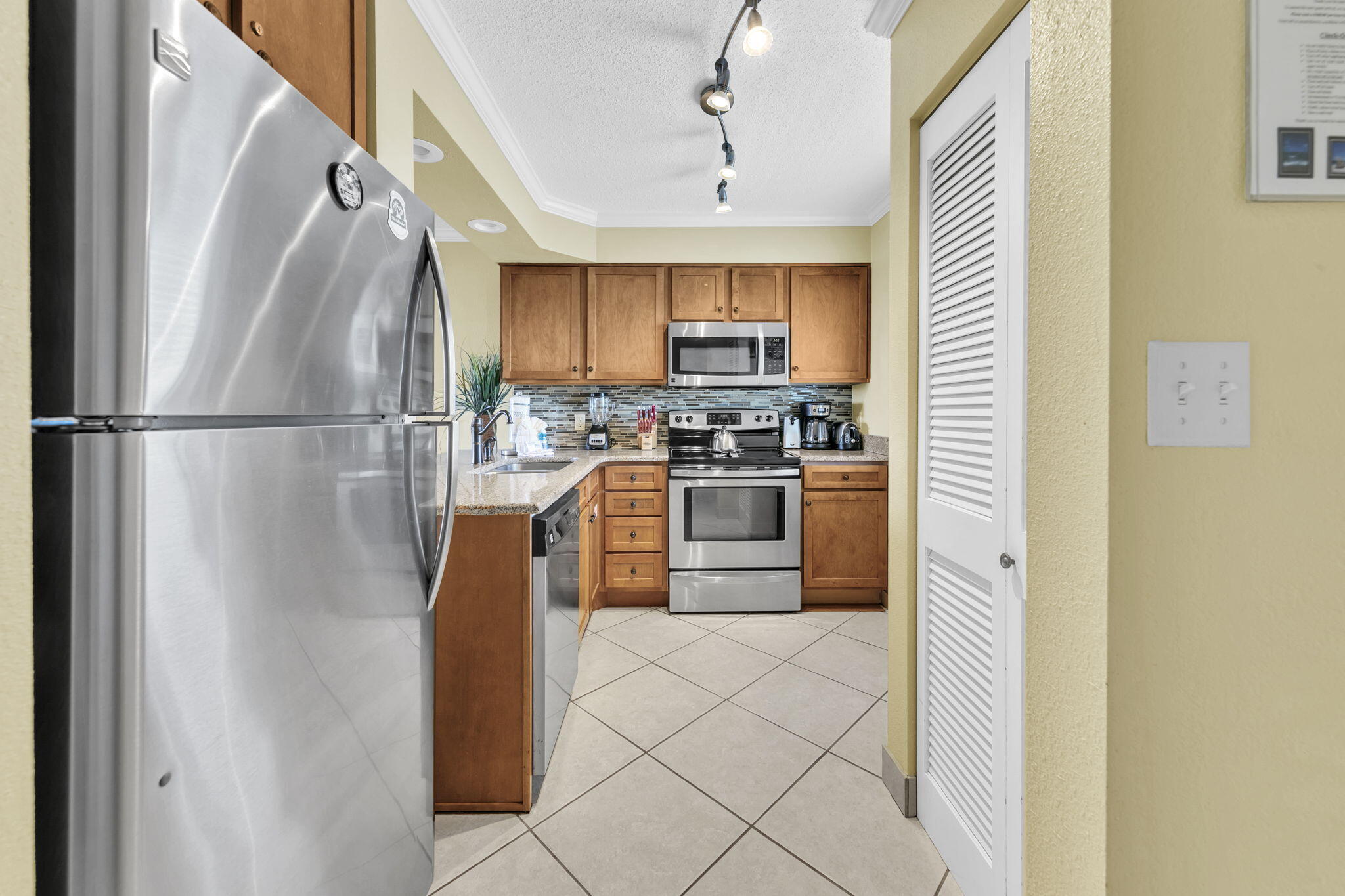 ISLANDER CONDO PH 2 - Residential