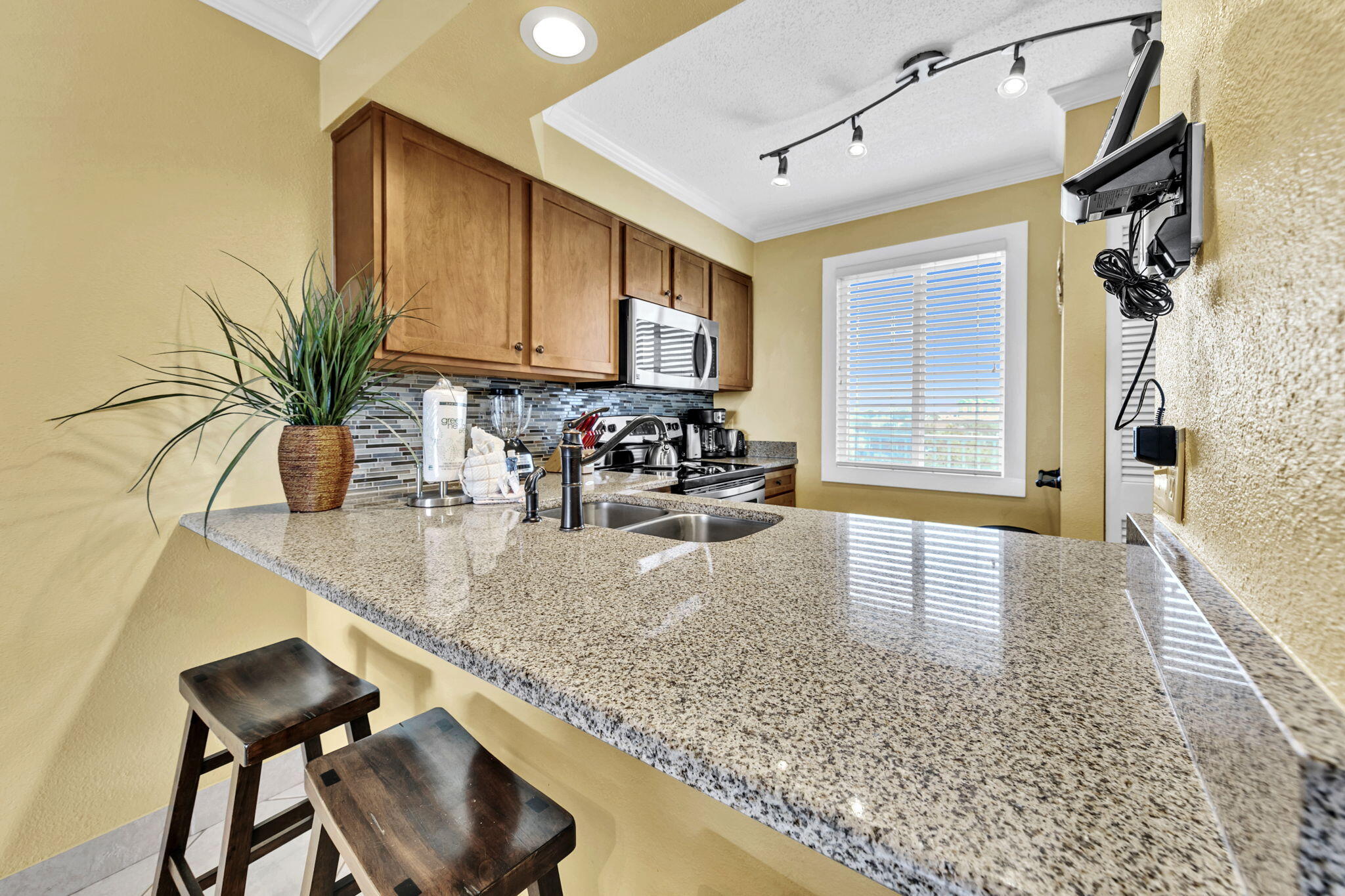 ISLANDER CONDO PH 2 - Residential