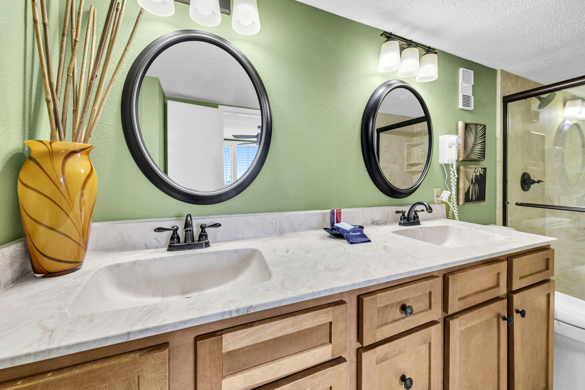 ISLANDER CONDO PH 2 - Residential