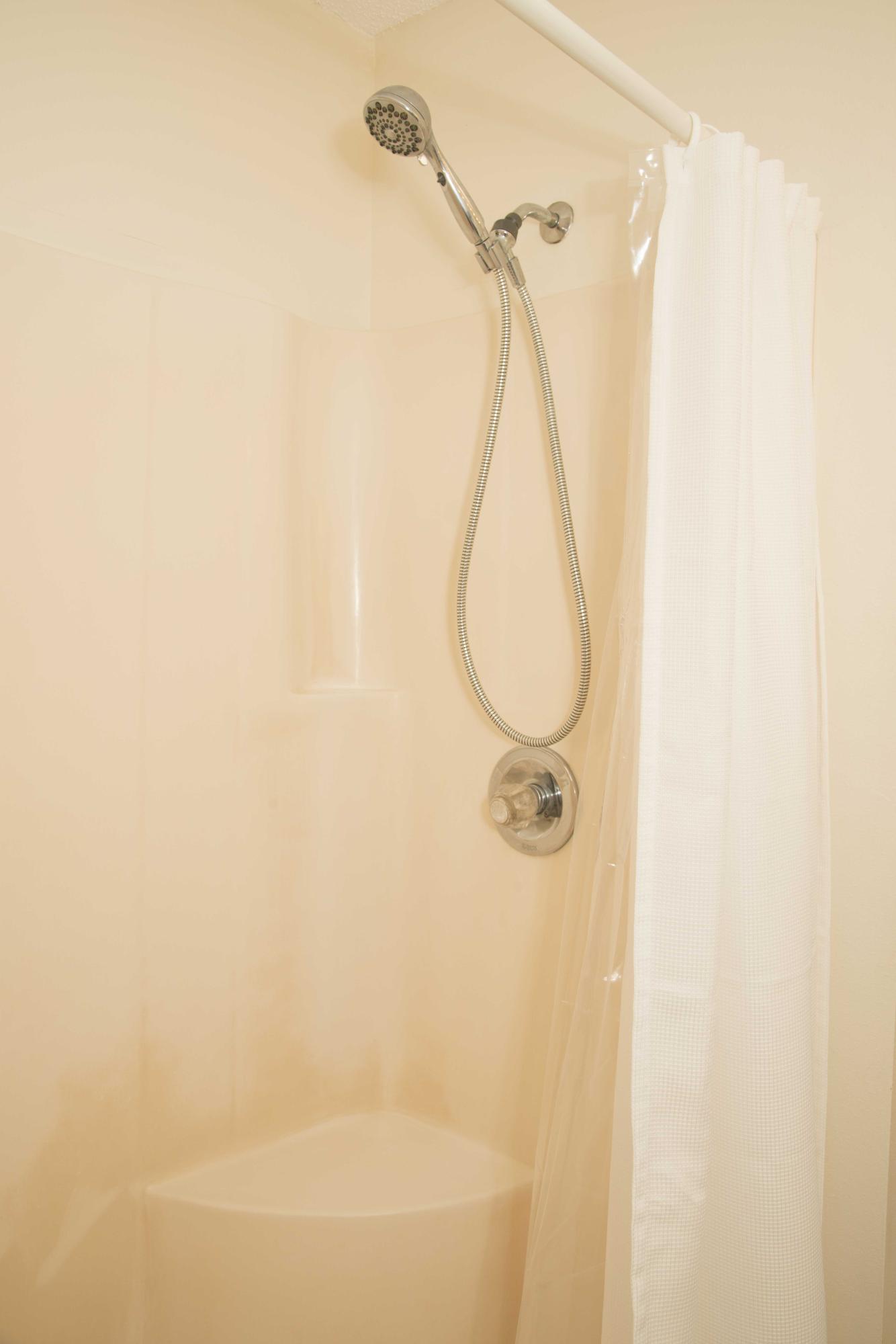 COLINA DEL ORO - Residential Lease