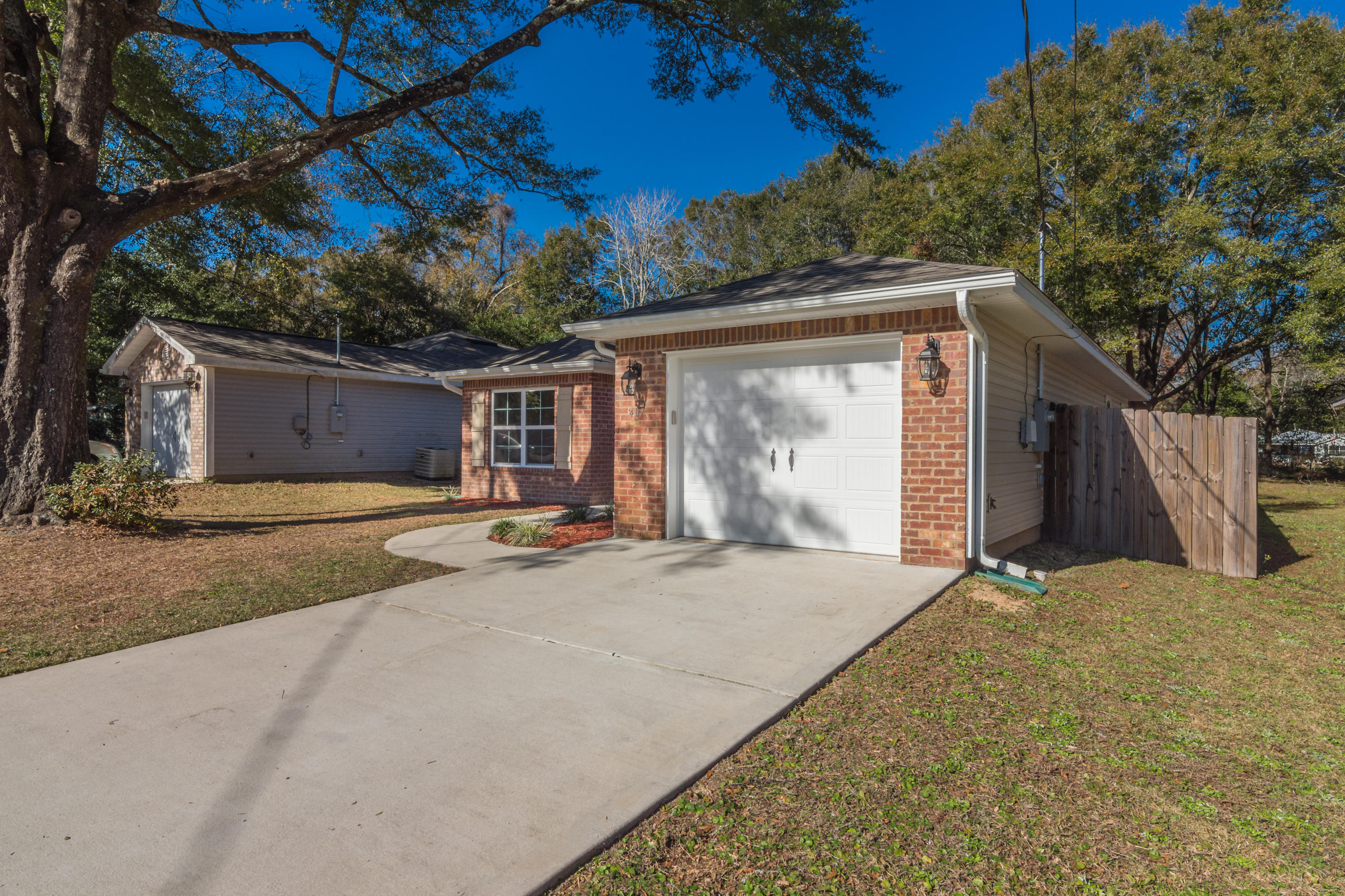 CRESTVIEW - Residential